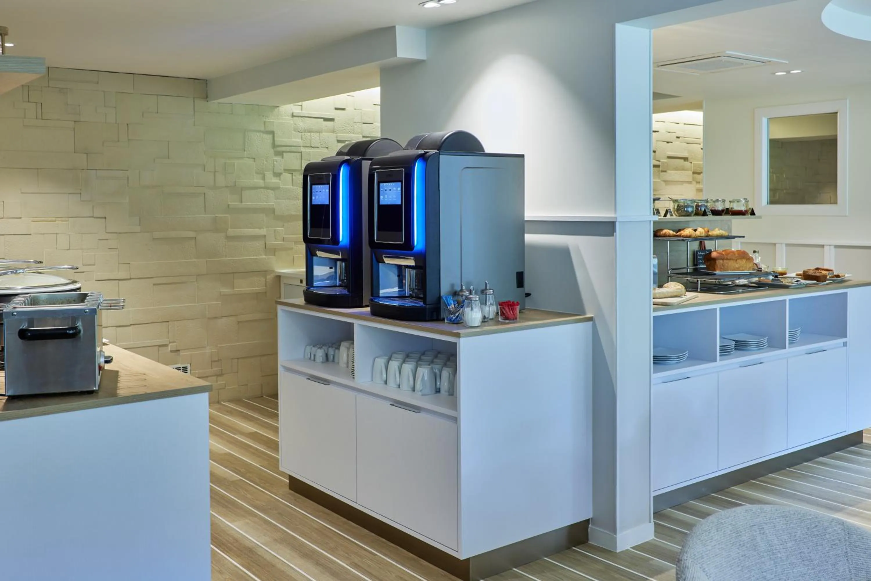 Buffet breakfast in Quality Hotel La Marebaudière Vannes Centre