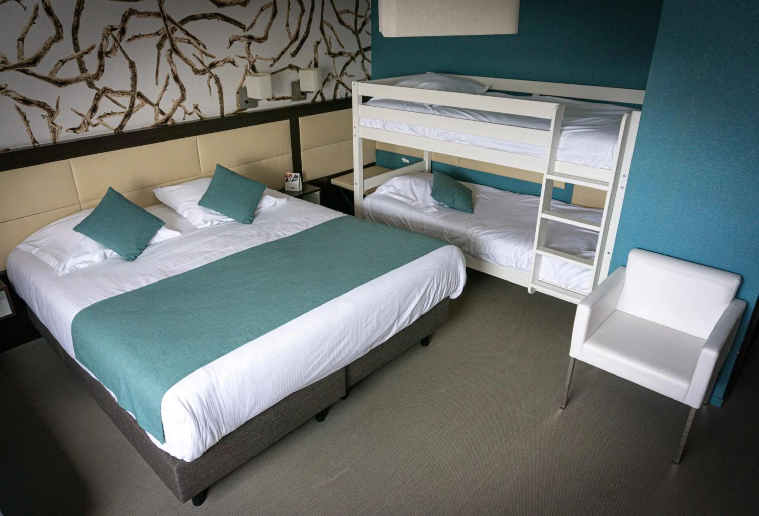 bunk bed, Bed in Quality Hotel La Marebaudière Vannes Centre