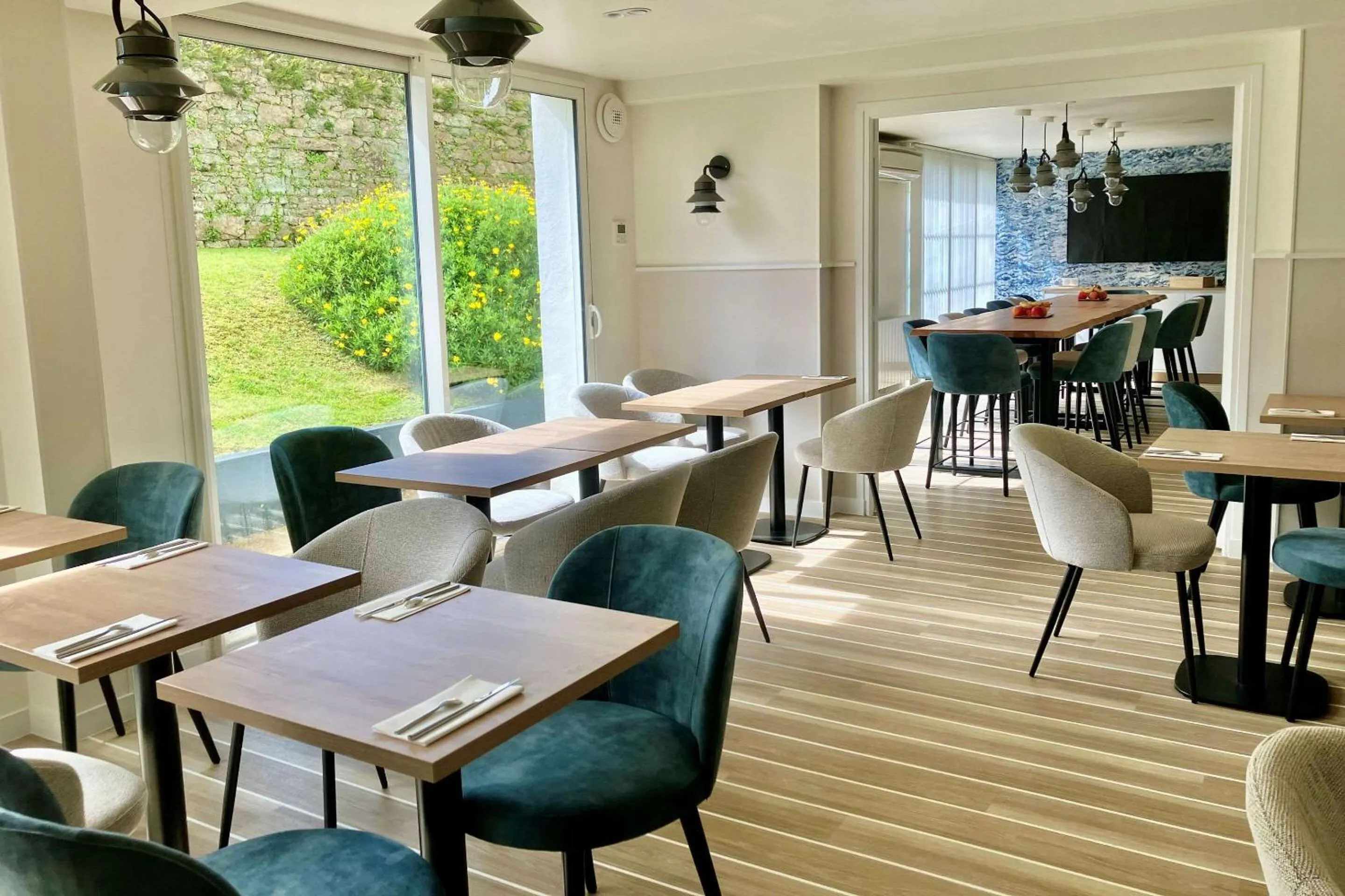 Breakfast in Quality Hotel La Marebaudière Vannes Centre