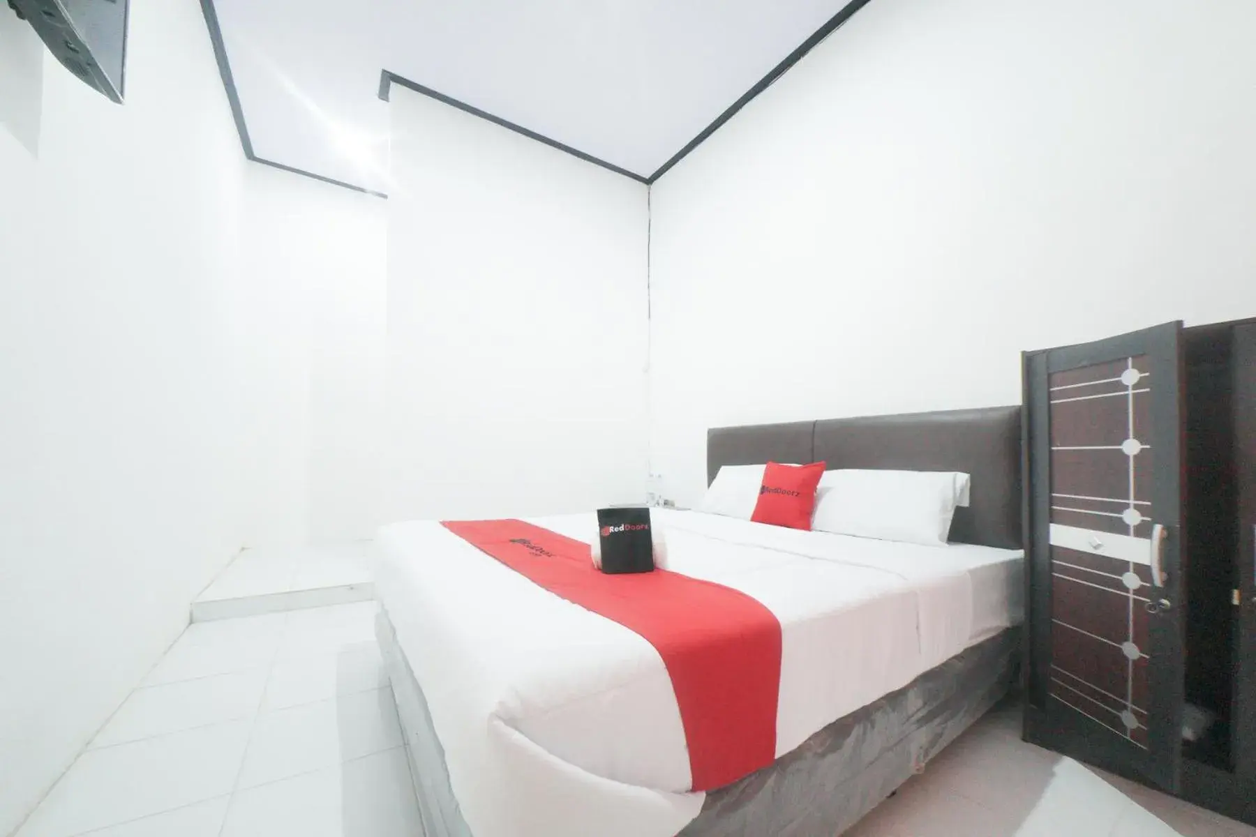 Bedroom, Bed in RedDoorz Syariah near Mall Roxy Banyuwangi 2 Bedroom, Bed in RedDoorz Syariah near Mall Roxy Banyuwangi 2
