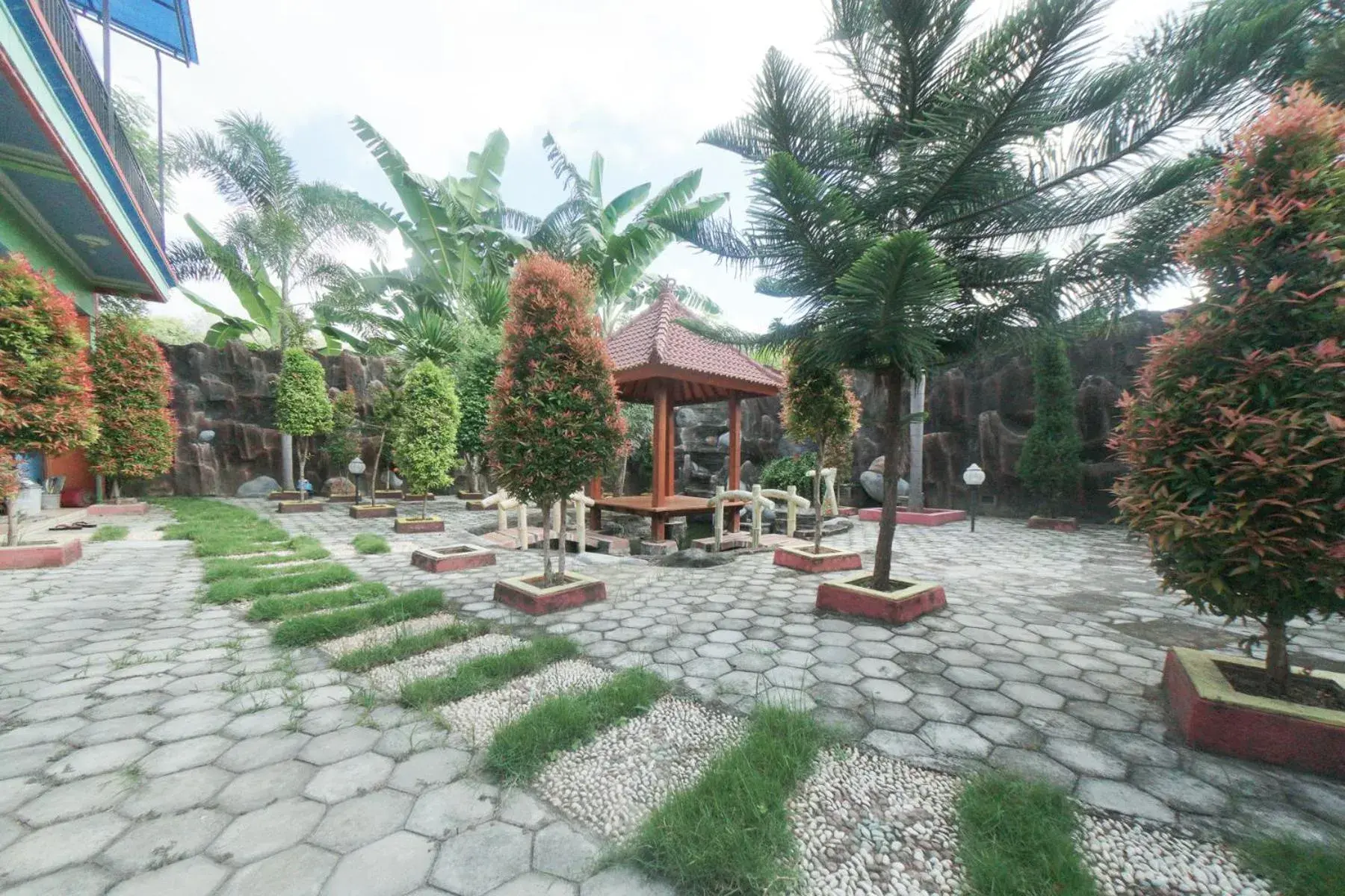 Property building in RedDoorz Syariah near Mall Roxy Banyuwangi 2 Property building in RedDoorz Syariah near Mall Roxy Banyuwangi 2