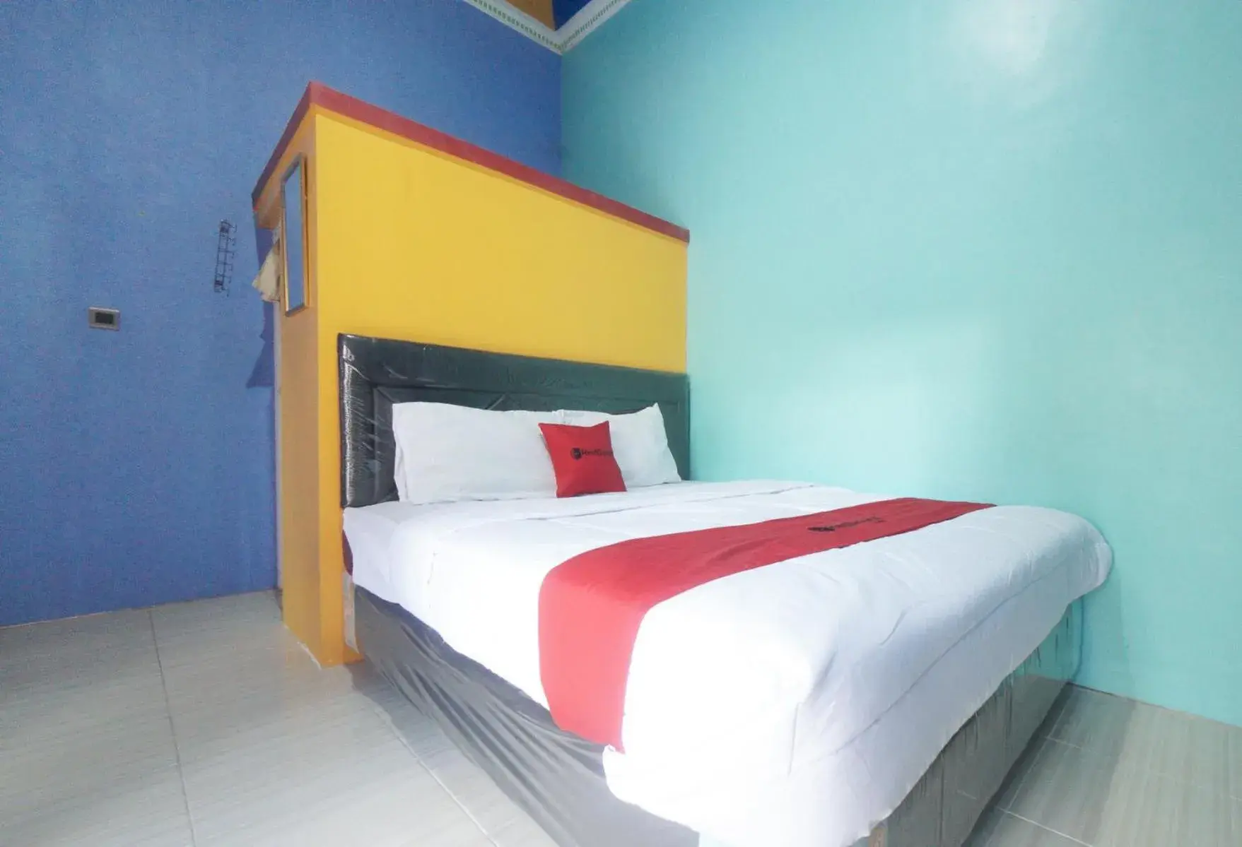 Bedroom, Bed in RedDoorz Syariah near Mall Roxy Banyuwangi 2 Bedroom, Bed in RedDoorz Syariah near Mall Roxy Banyuwangi 2