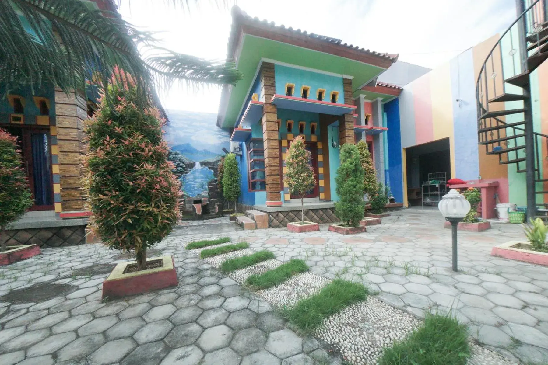 Facade/entrance in RedDoorz Syariah near Mall Roxy Banyuwangi 2 Facade/entrance in RedDoorz Syariah near Mall Roxy Banyuwangi 2