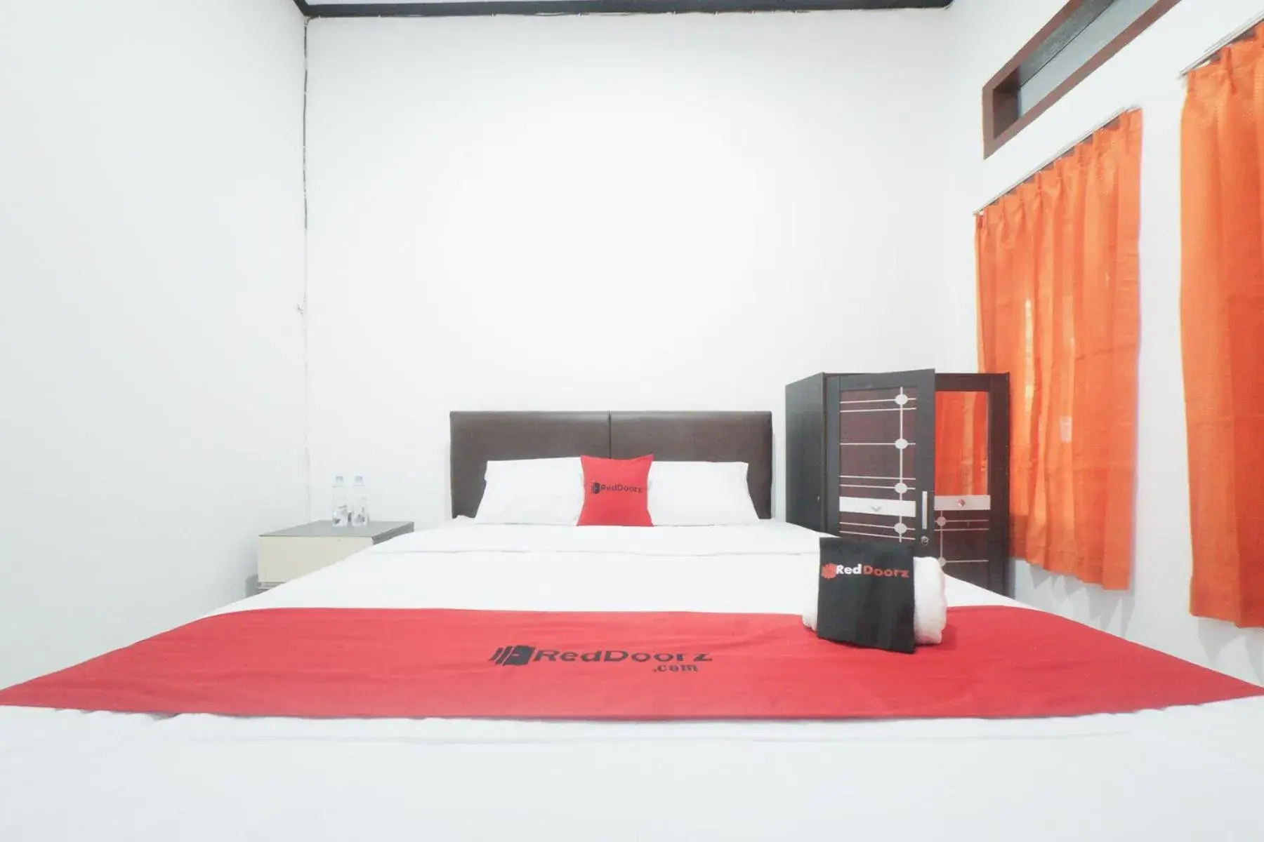 Bedroom, Bed in RedDoorz Syariah near Mall Roxy Banyuwangi 2 Bedroom, Bed in RedDoorz Syariah near Mall Roxy Banyuwangi 2
