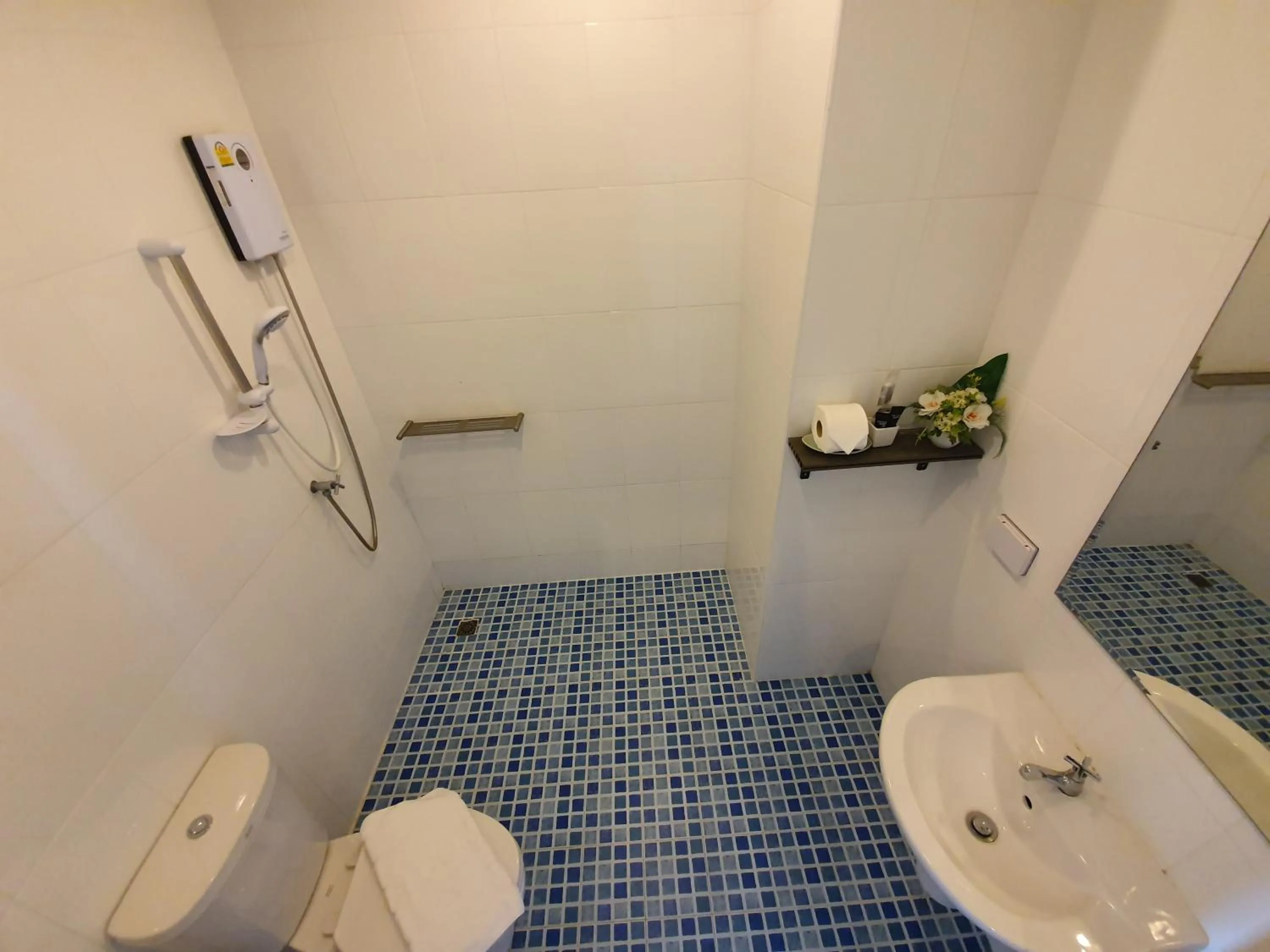 Shower in Big Buddha Hillside Hotel