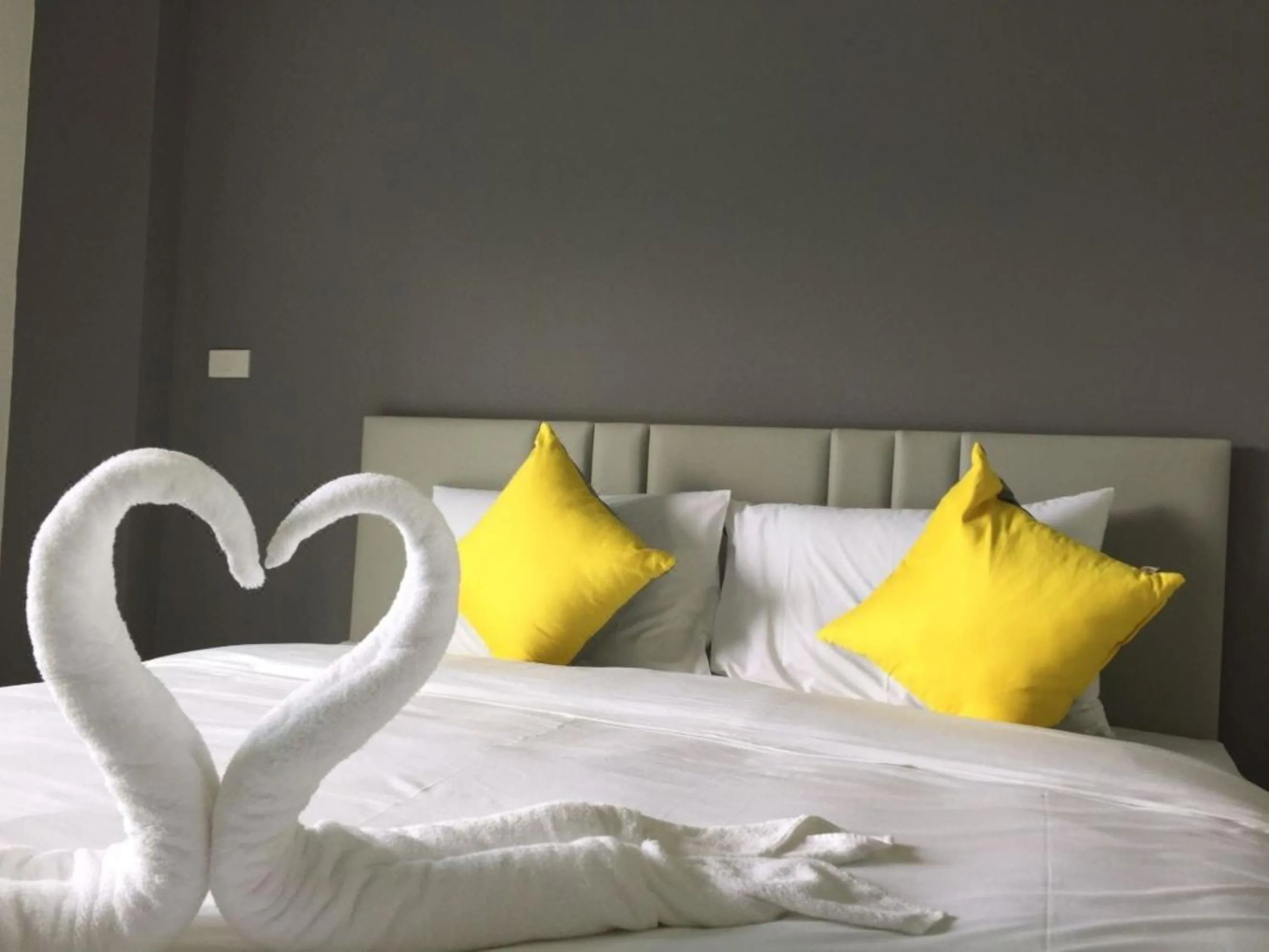 Bedroom, Bed in Big Buddha Hillside Hotel