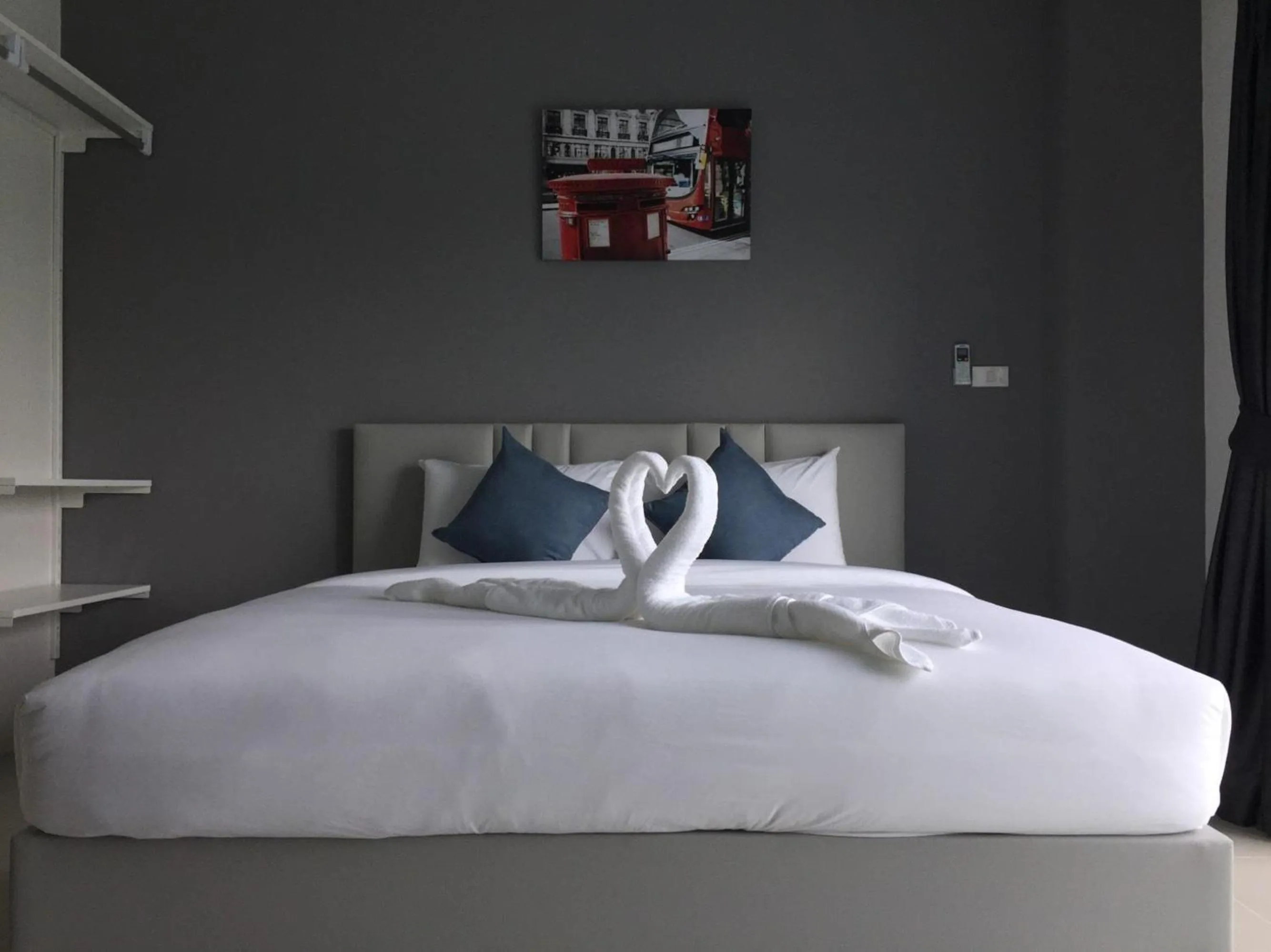 Bedroom, Bed in Big Buddha Hillside Hotel