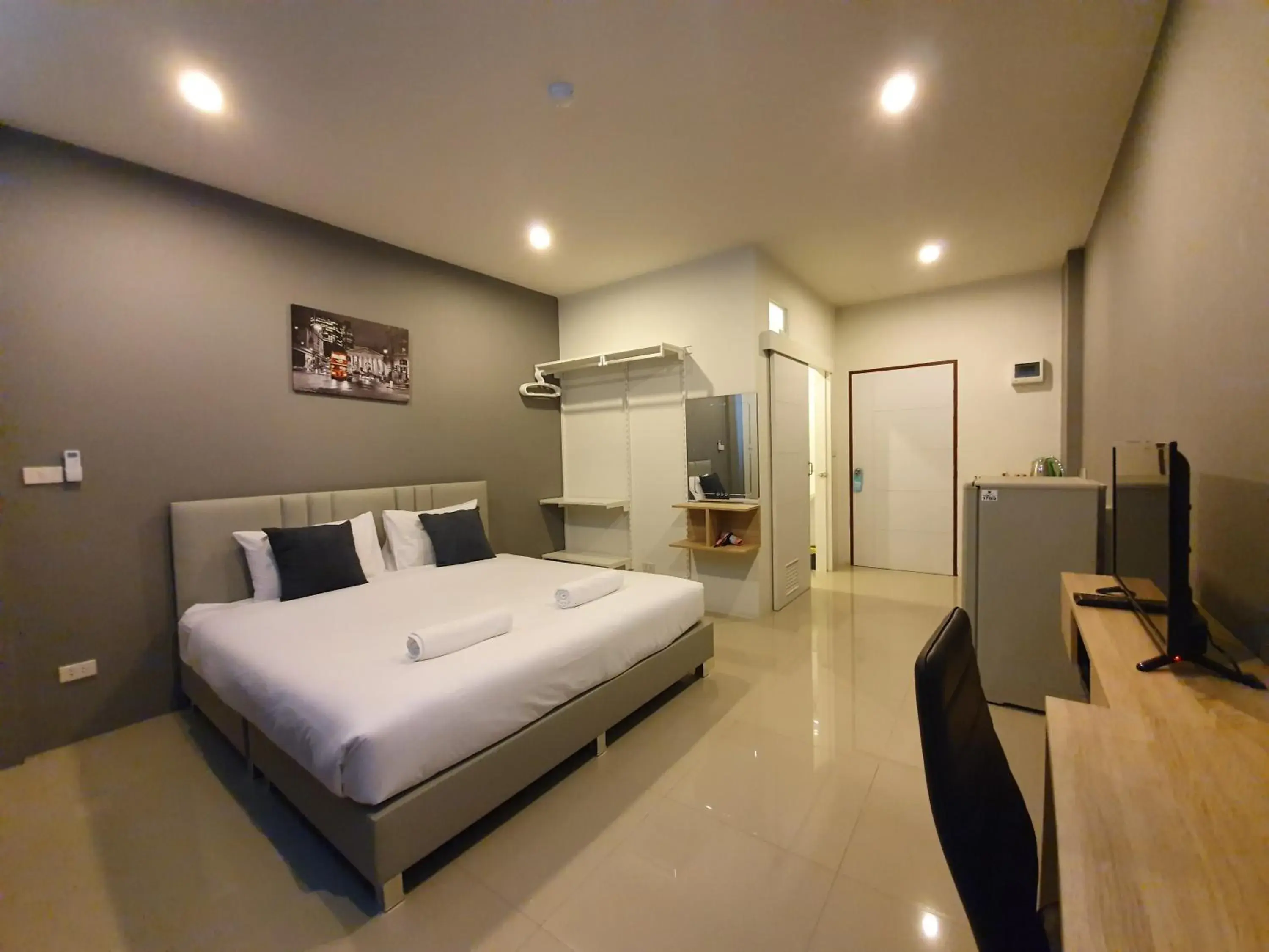 Photo of the whole room, Bed in Big Buddha Hillside Hotel Photo of the whole room, Bed in Big Buddha Hillside Hotel