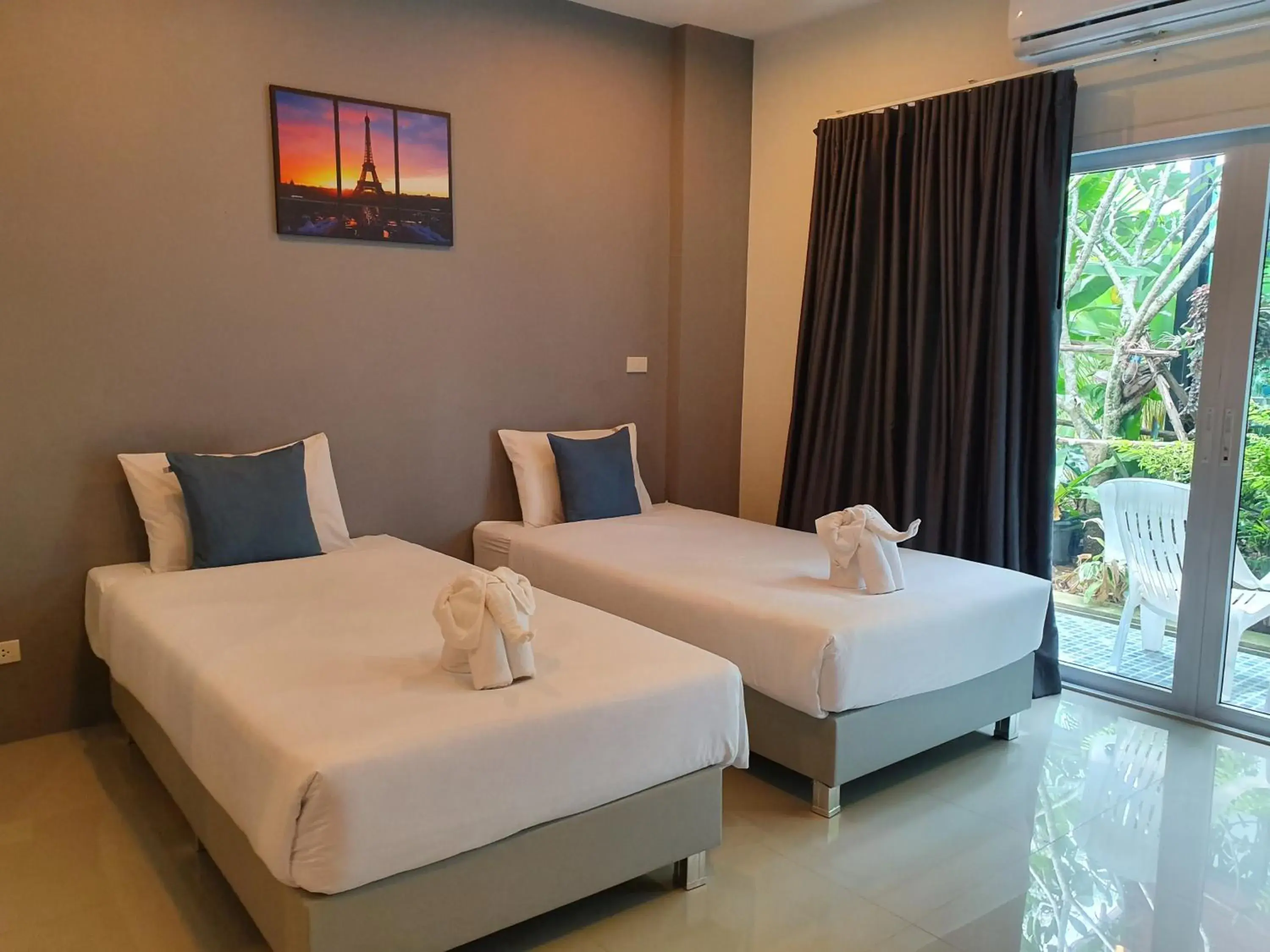 Photo of the whole room, Bed in Big Buddha Hillside Hotel Photo of the whole room, Bed in Big Buddha Hillside Hotel