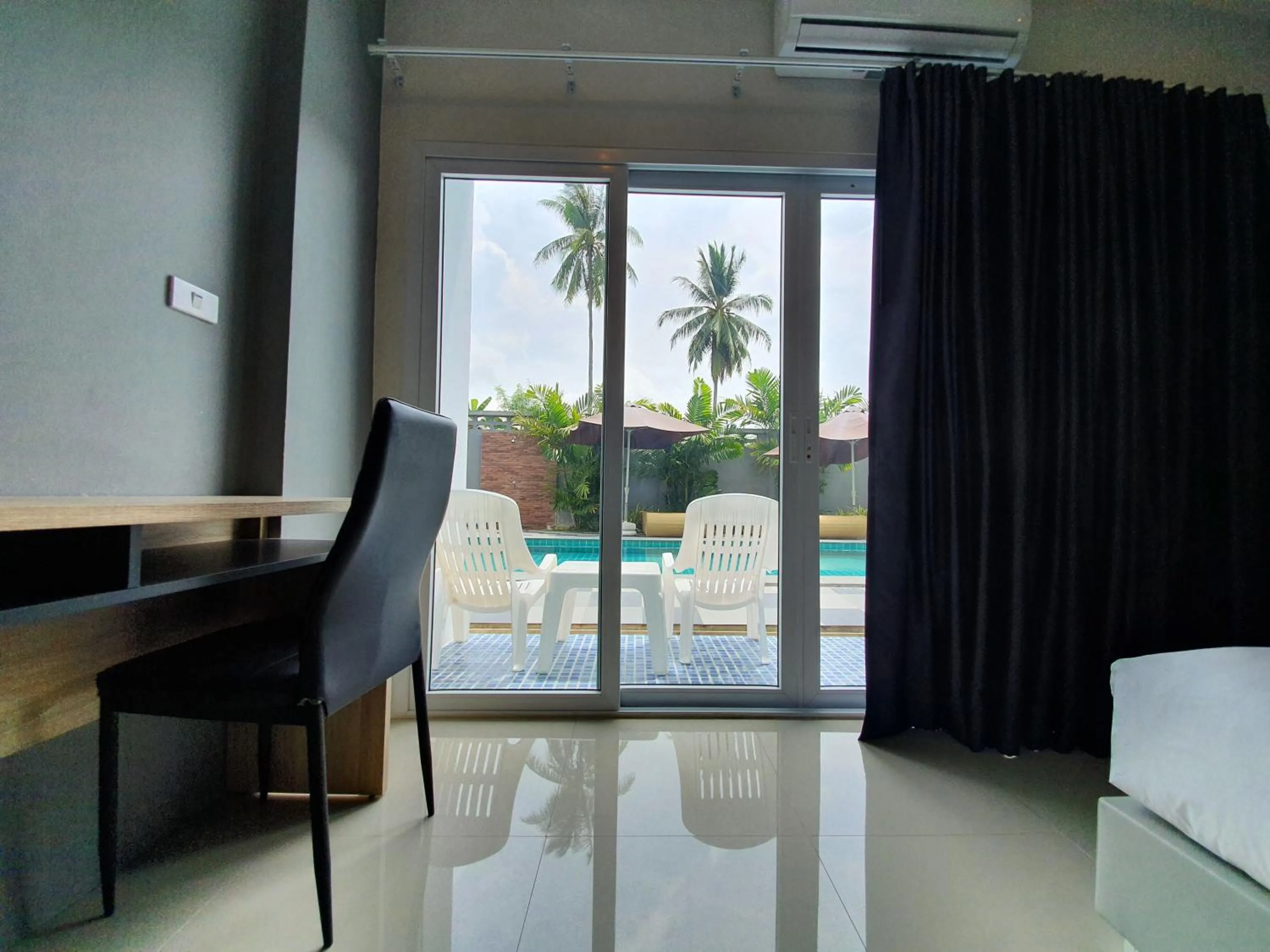 Balcony/Terrace, Bed in Big Buddha Hillside Hotel