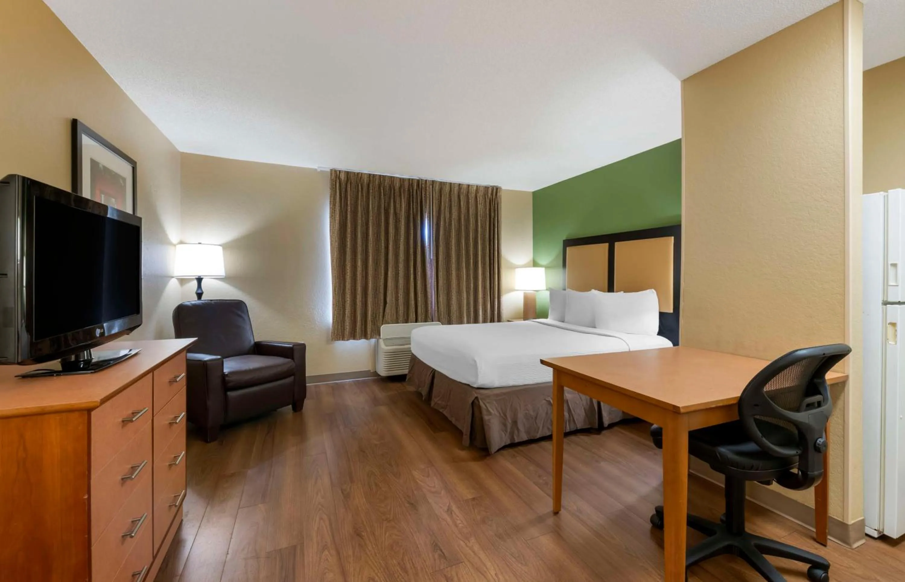 Bedroom, Bed in Extended Stay America Suites - Melbourne - Airport