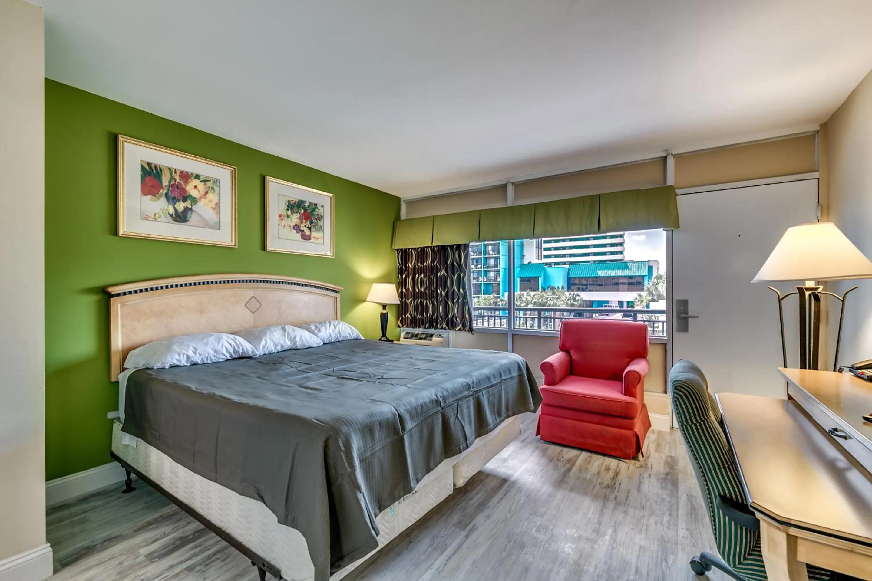 Bedroom, Bed in Beachcomber Inn & Suites