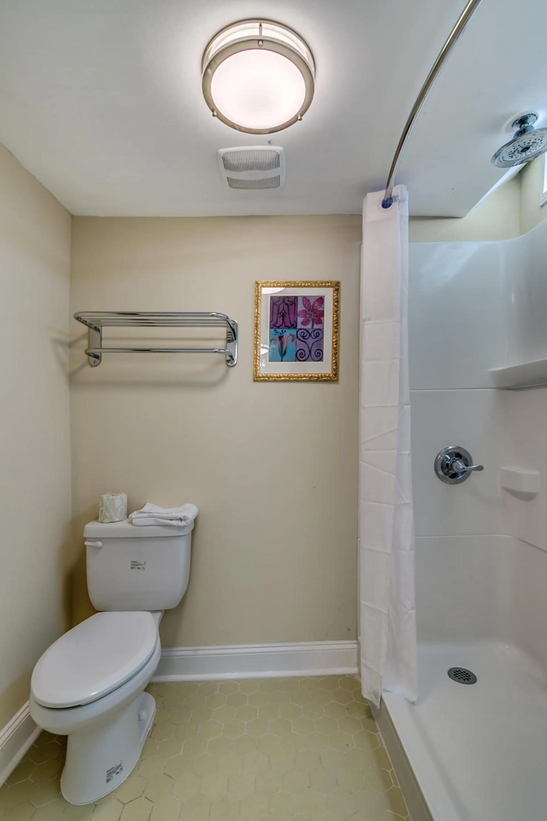 Bathroom in Beachcomber Inn & Suites