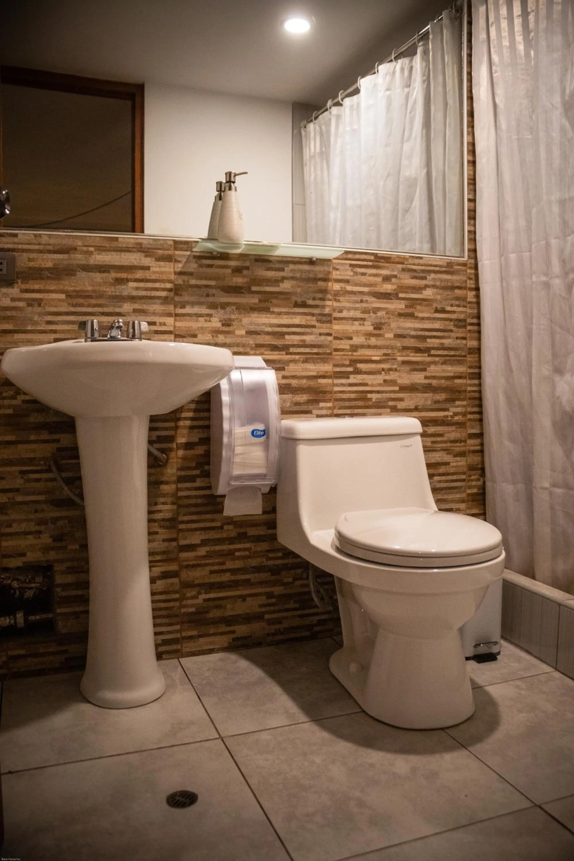 Bathroom in Home Garden Hotel