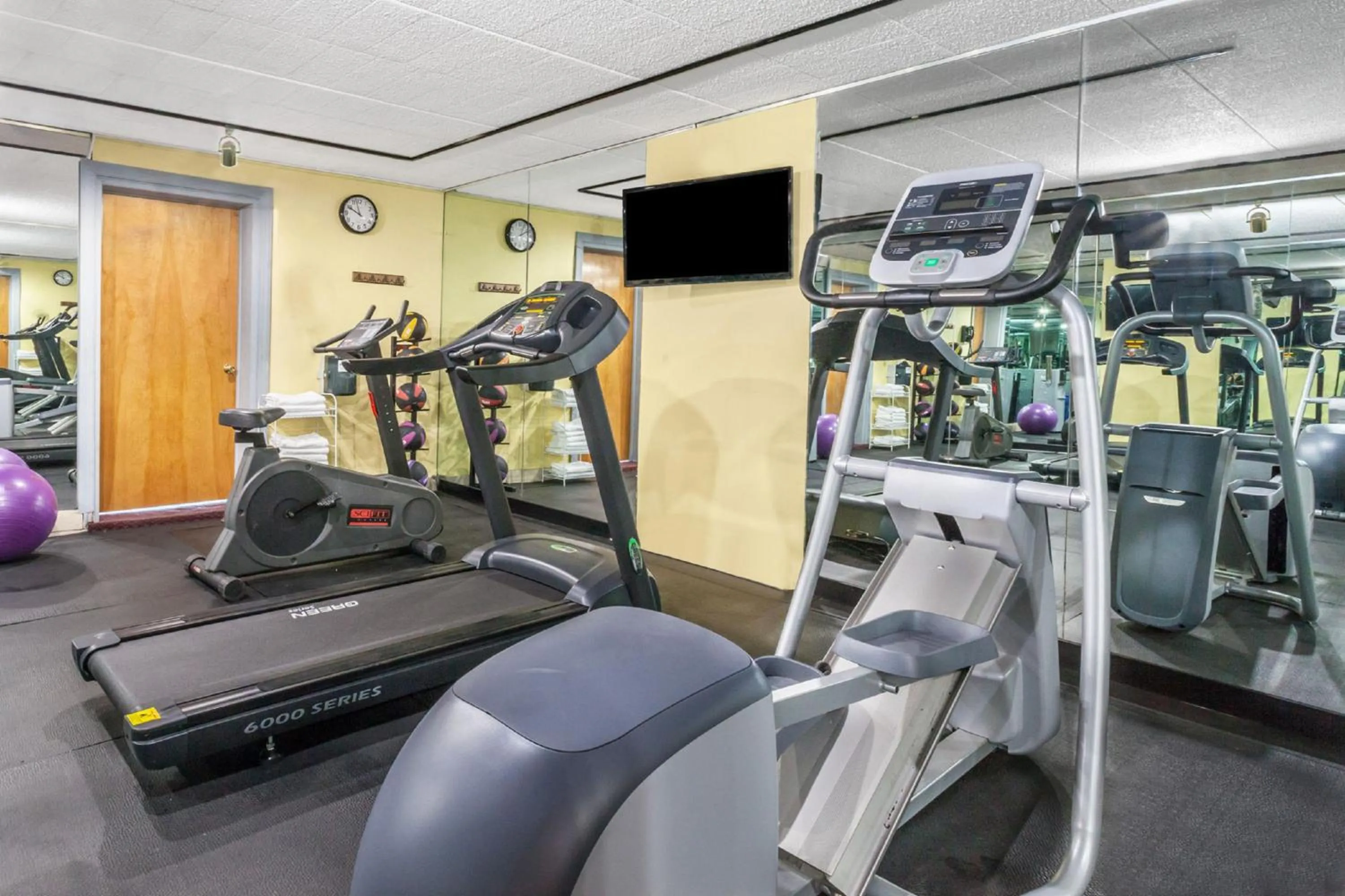 Fitness centre/facilities in Days Inn by Wyndham Scranton PA