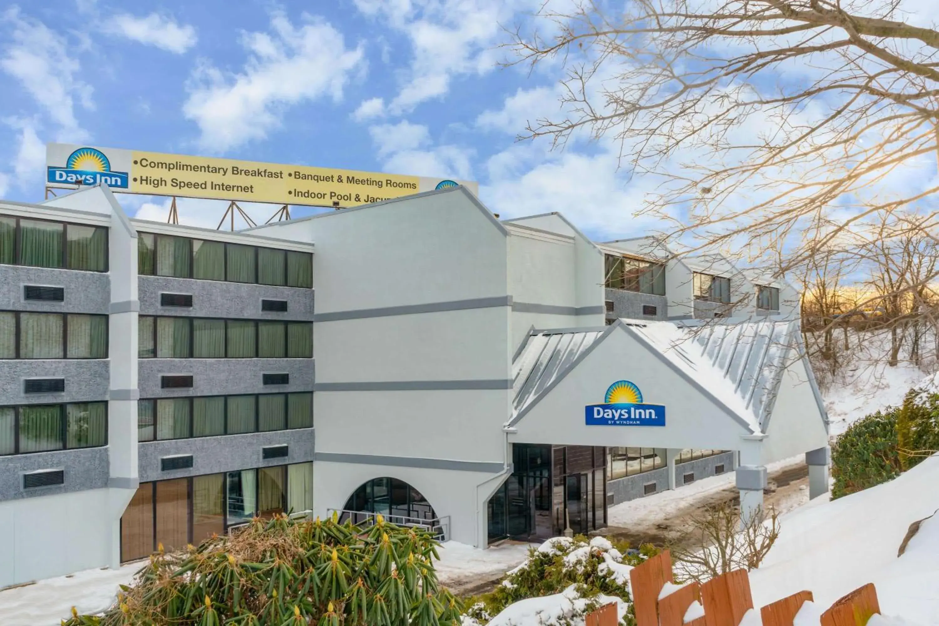 Property building in Days Inn by Wyndham Scranton PA Property building in Days Inn by Wyndham Scranton PA