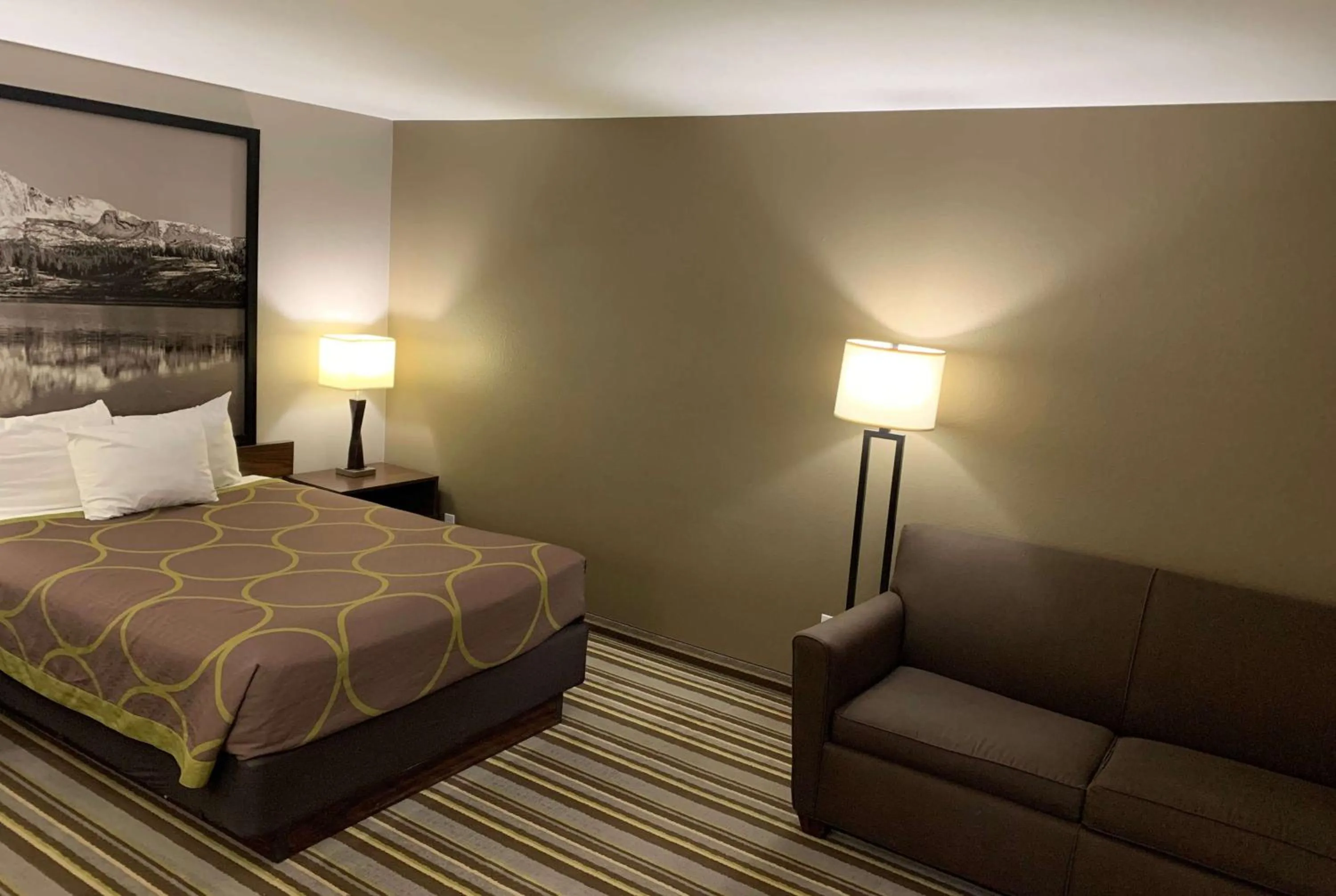 Photo of the whole room, Bed in Super 8 by Wyndham Durango
