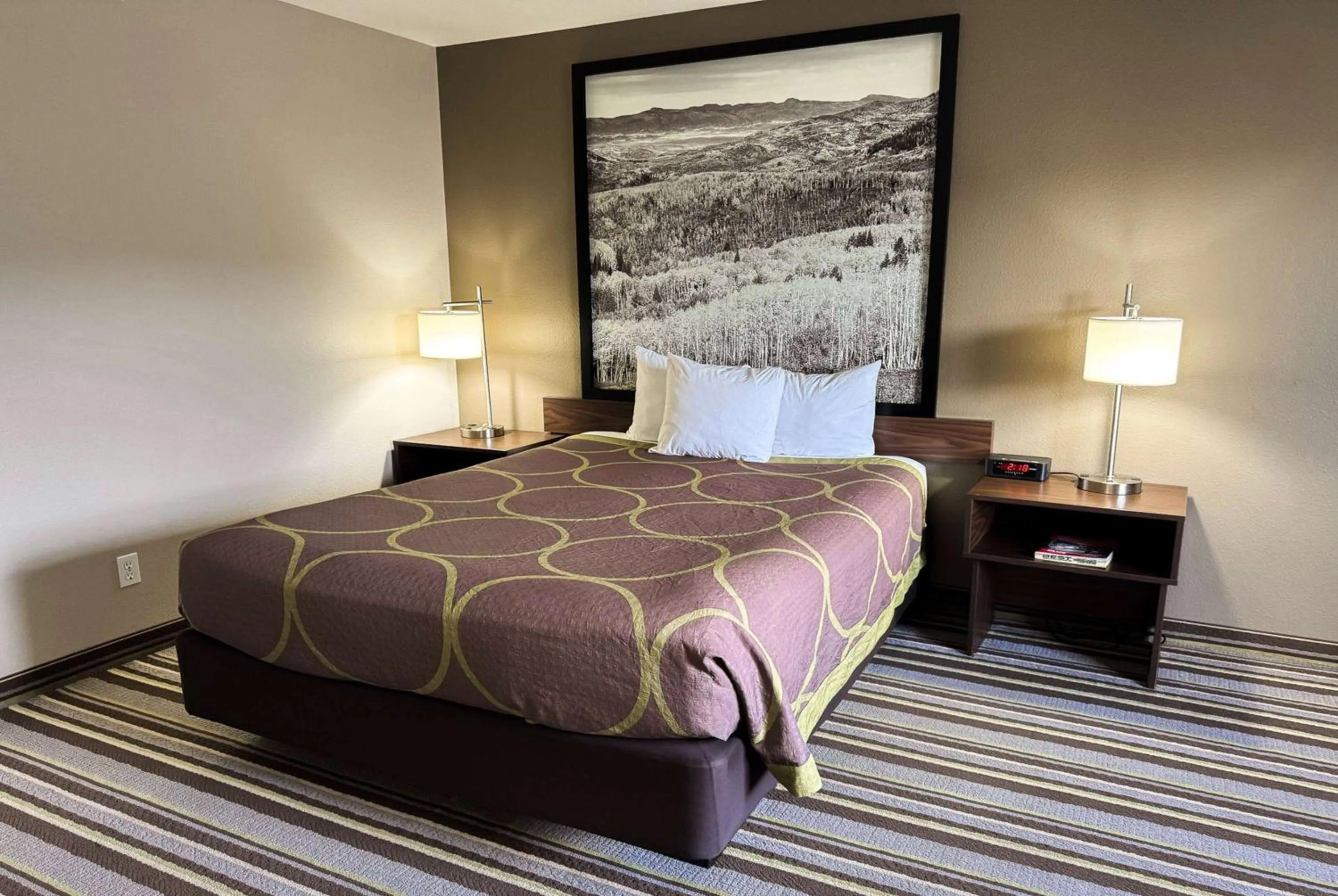 Photo of the whole room, Bed in Super 8 by Wyndham Durango