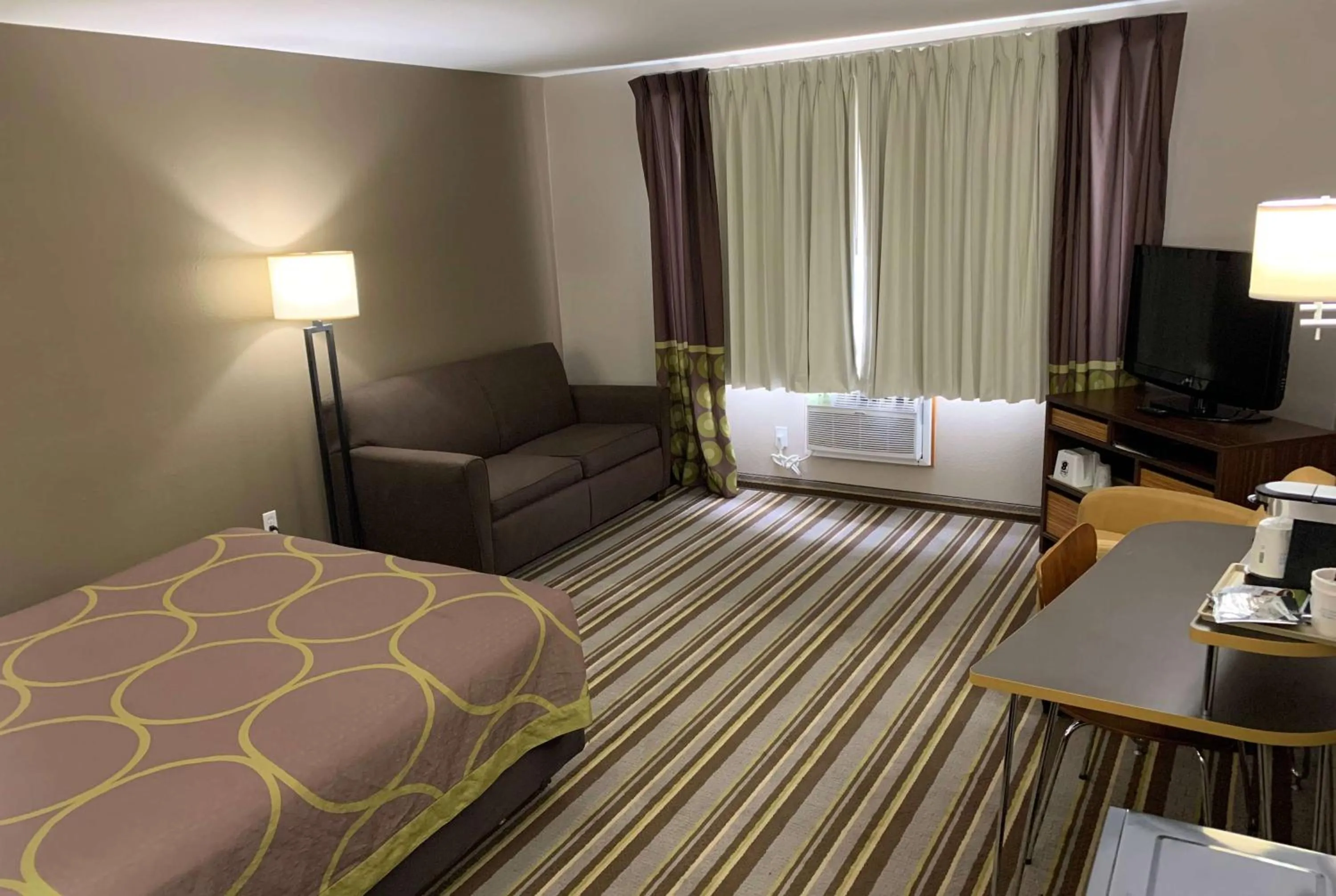 Photo of the whole room, Bed in Super 8 by Wyndham Durango