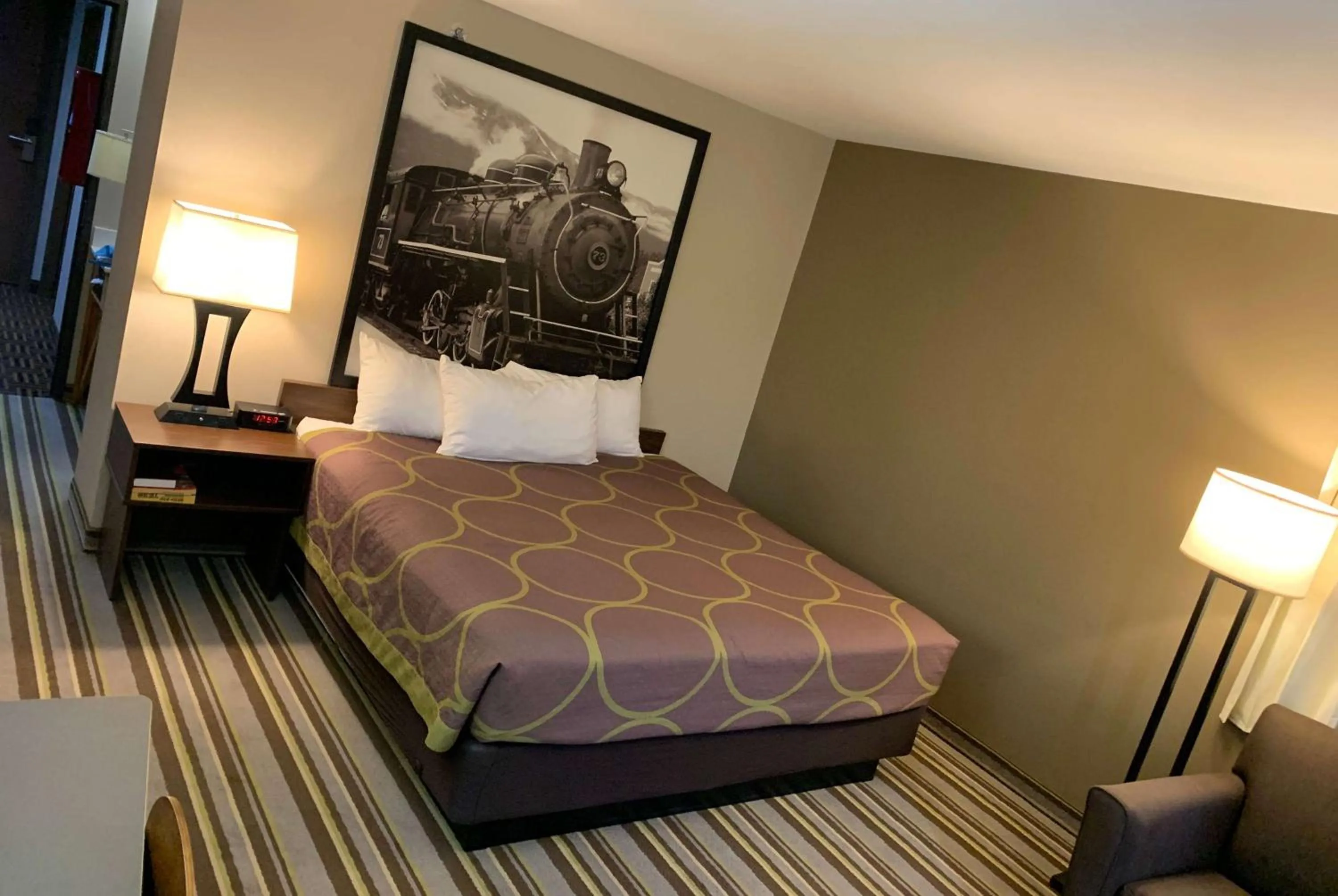 Photo of the whole room, Bed in Super 8 by Wyndham Durango