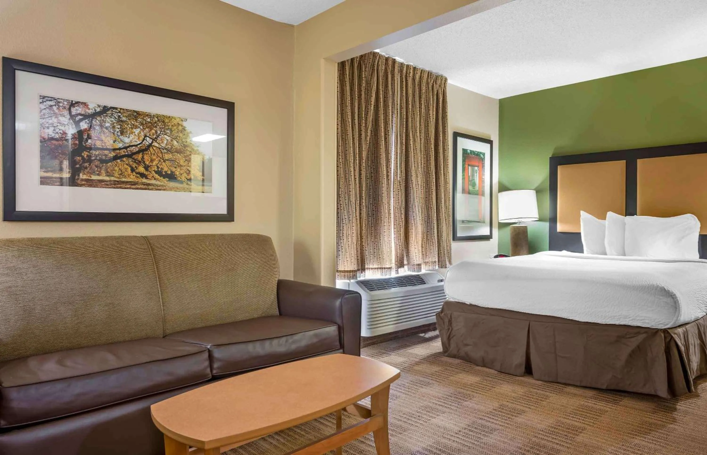 Bedroom, Bed in Extended Stay America Suites - Pittsburgh - Airport