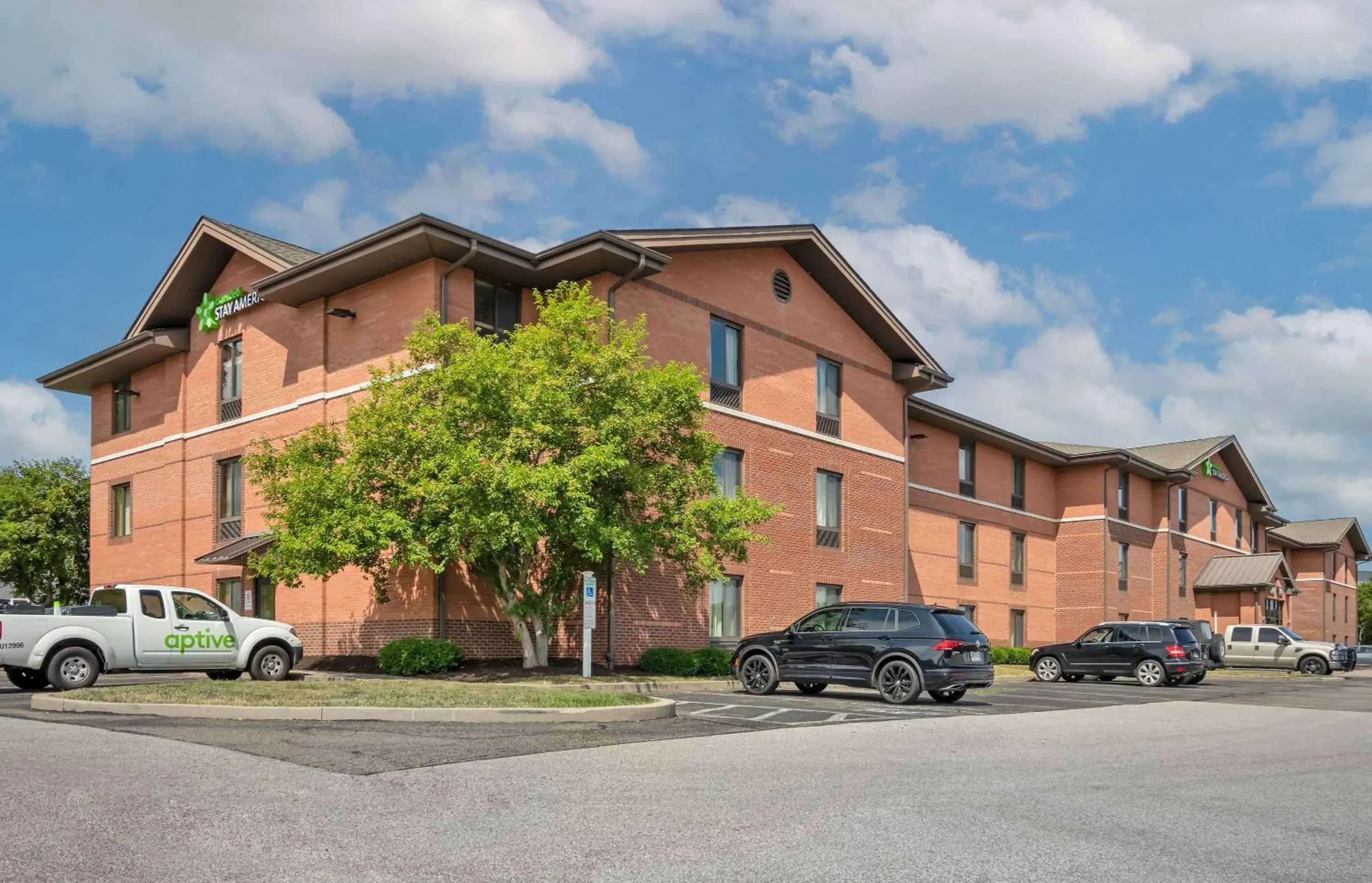 Property building in Extended Stay America Suites - Pittsburgh - Airport Property building in Extended Stay America Suites - Pittsburgh - Airport