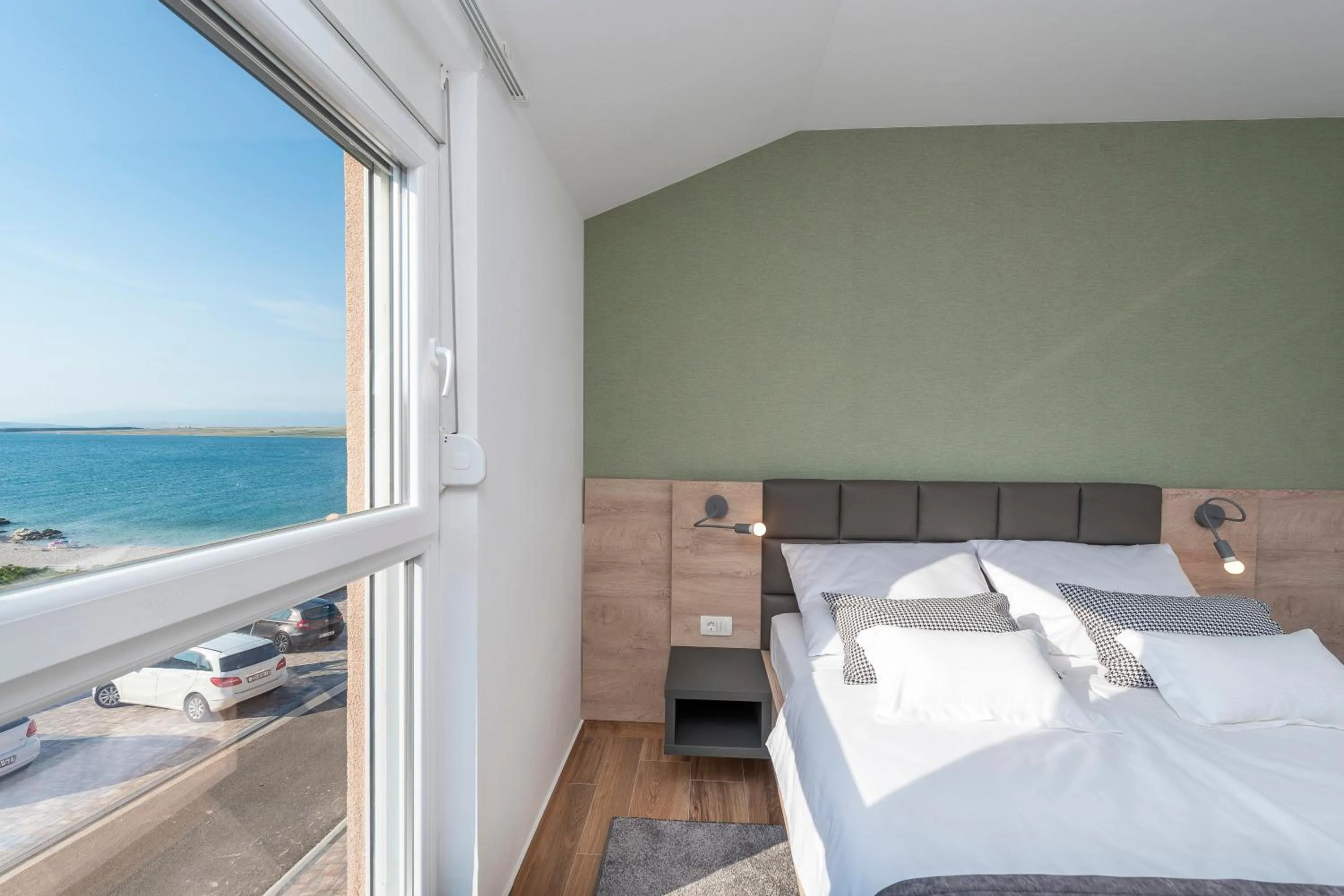 LUXURY APARTMENTS - LA VIR 3 & 4
