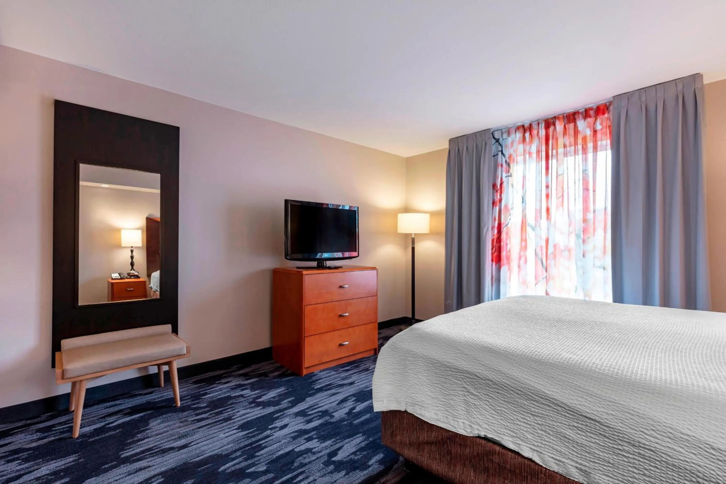 Photo of the whole room, Bed in Fairfield Inn & Suites Columbus