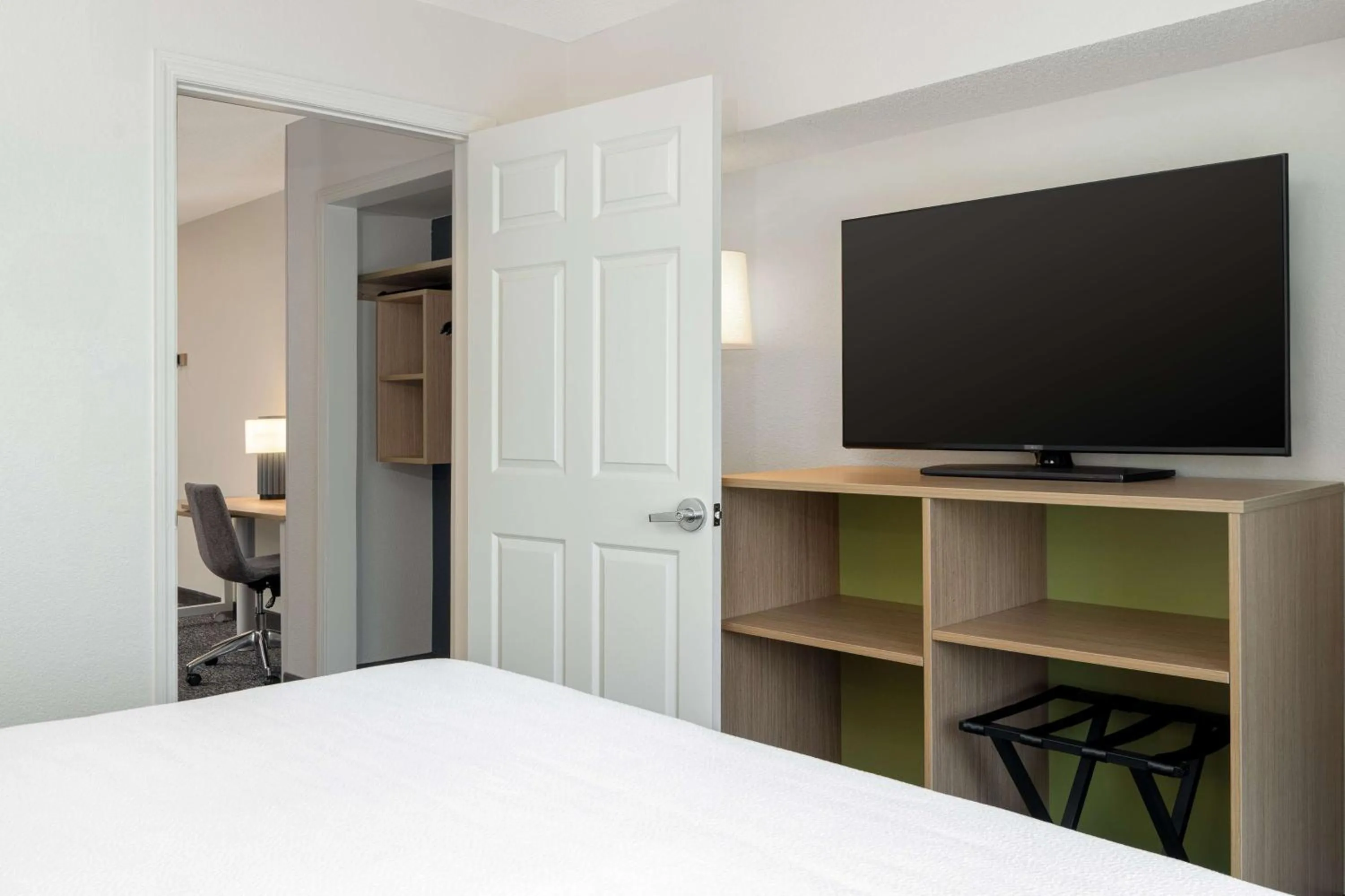 Bed in Spark by Hilton Summerville