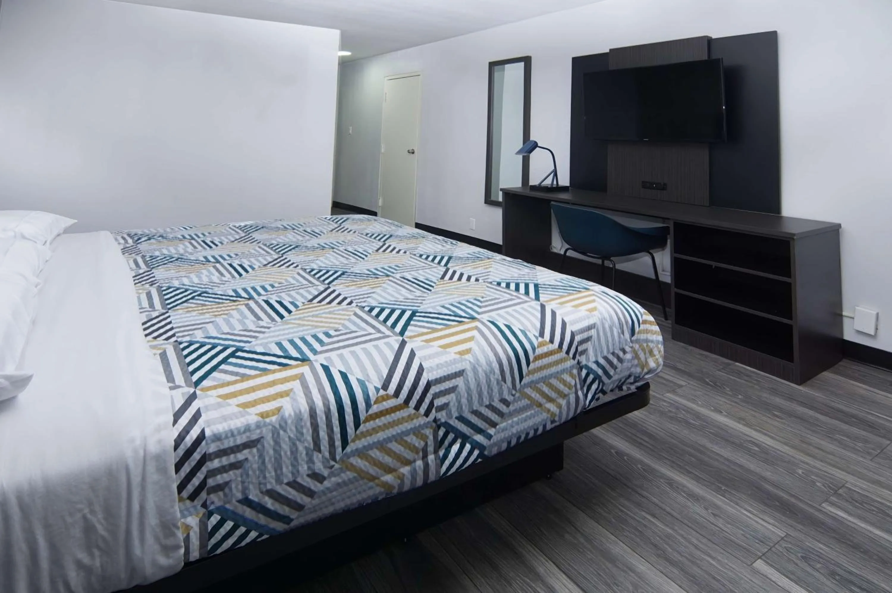 Bedroom, Bed in Motel 6-Fort Worth, TX - Downtown East