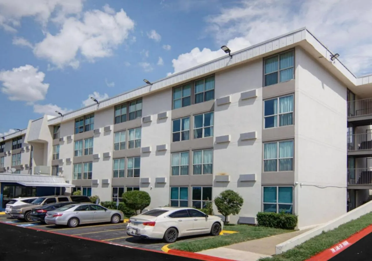 Property building in Motel 6-Fort Worth, TX - Downtown East