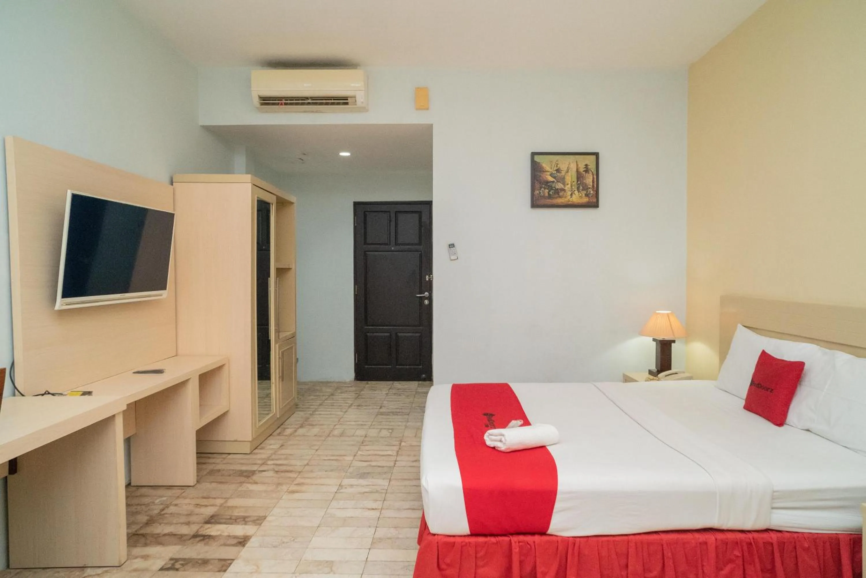 Bed in RedDoorz Plus near UIN Banjarmasin