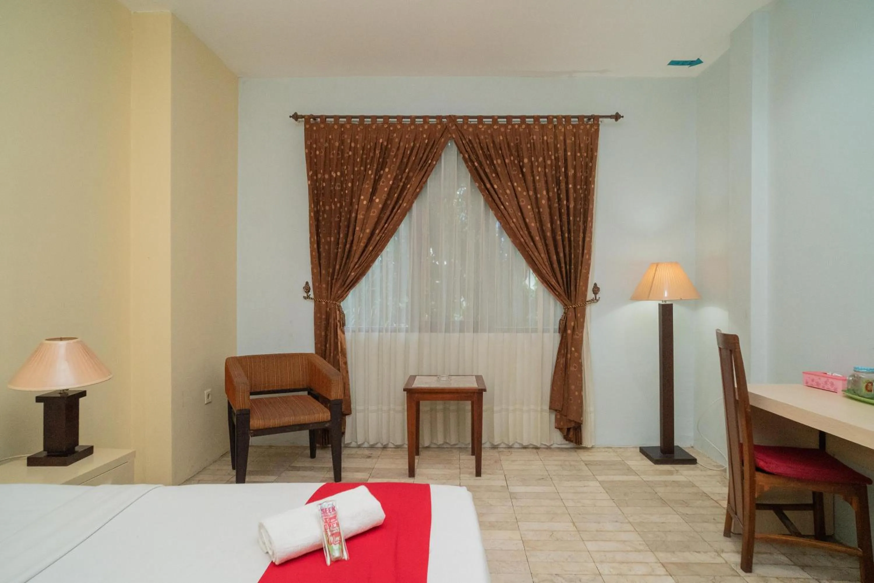 Bed in RedDoorz Plus near UIN Banjarmasin