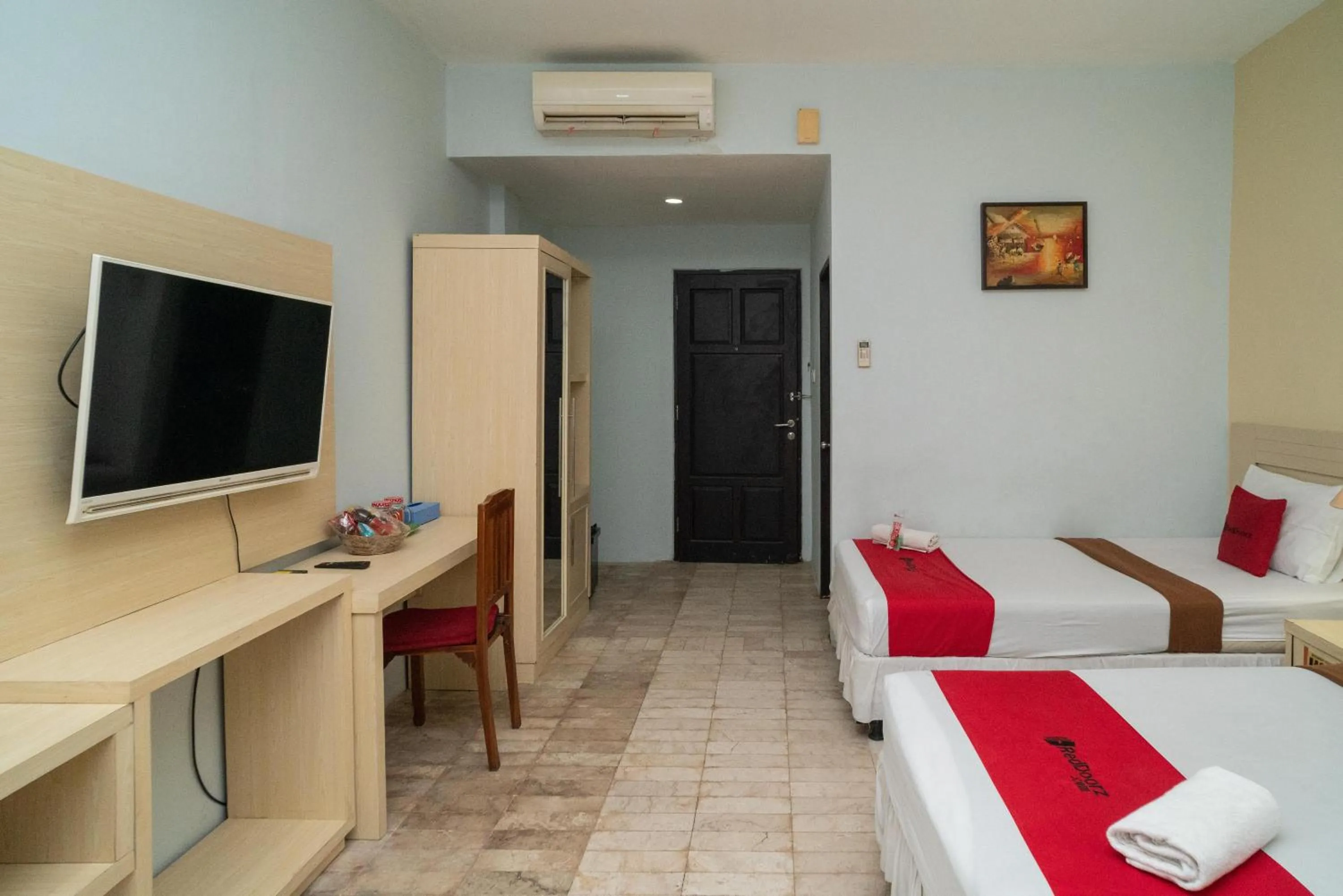 Bed in RedDoorz Plus near UIN Banjarmasin