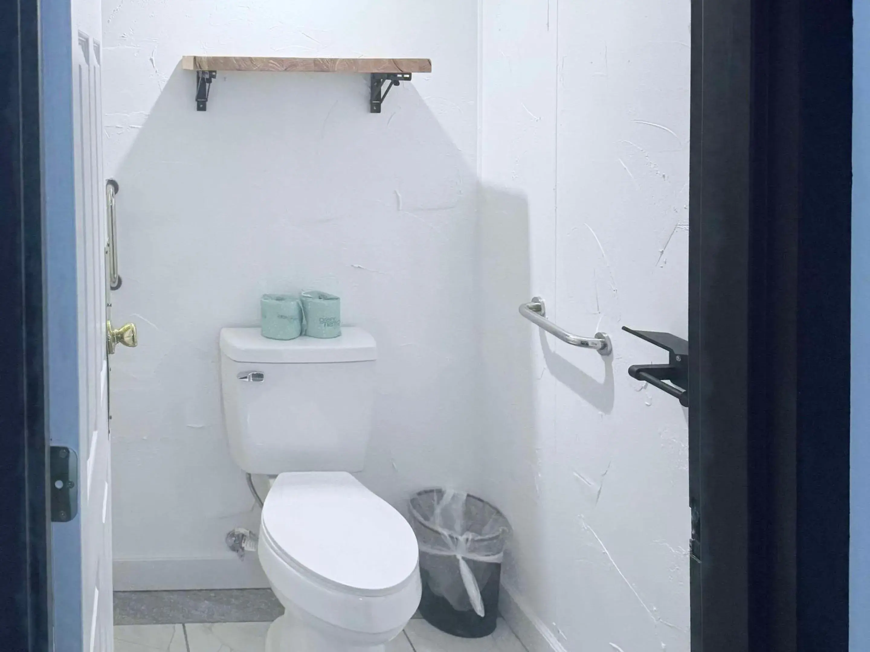 Bedroom in Rodeway Inn Bedroom in Rodeway Inn