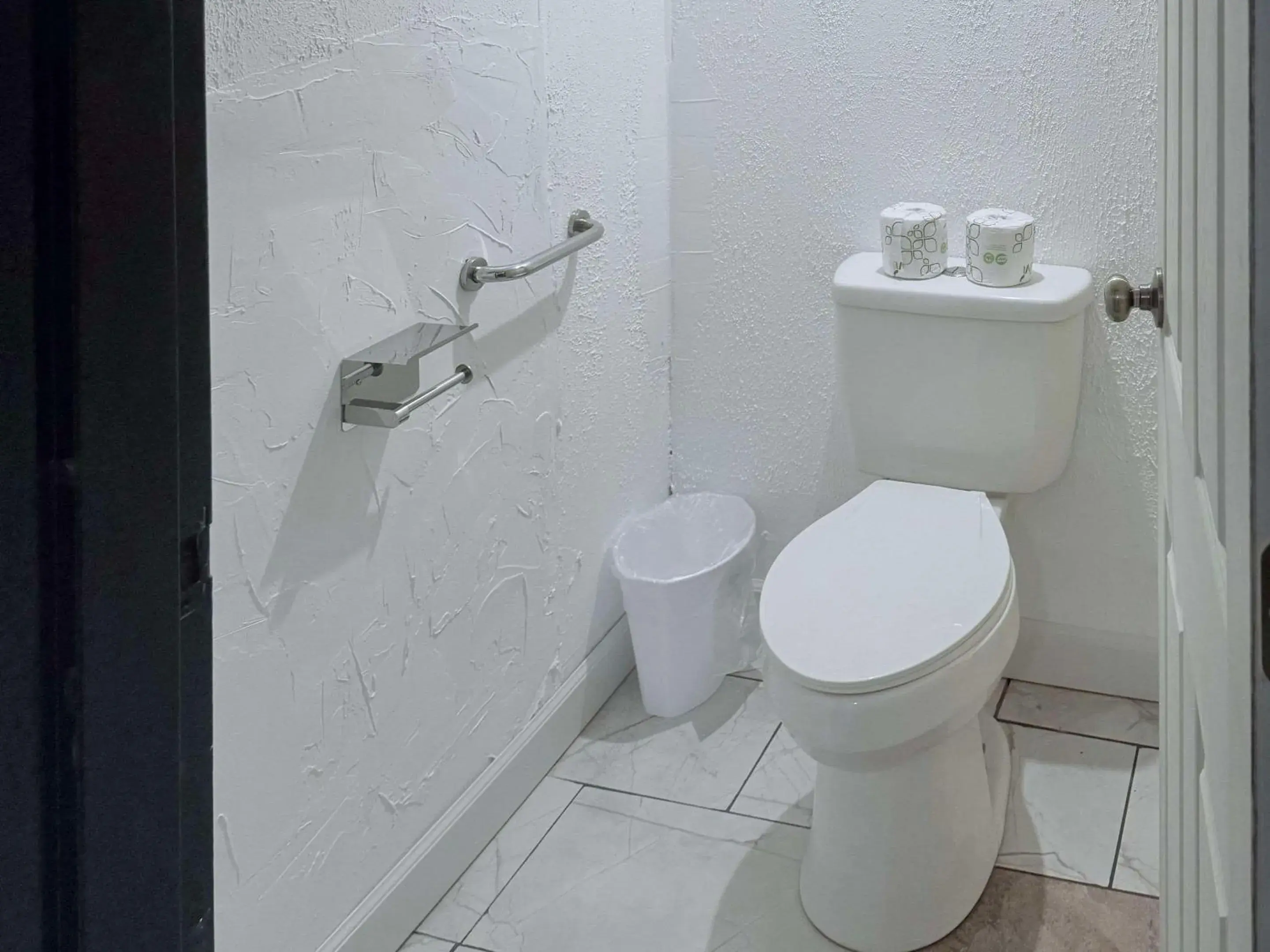 Bedroom in Rodeway Inn Bedroom in Rodeway Inn