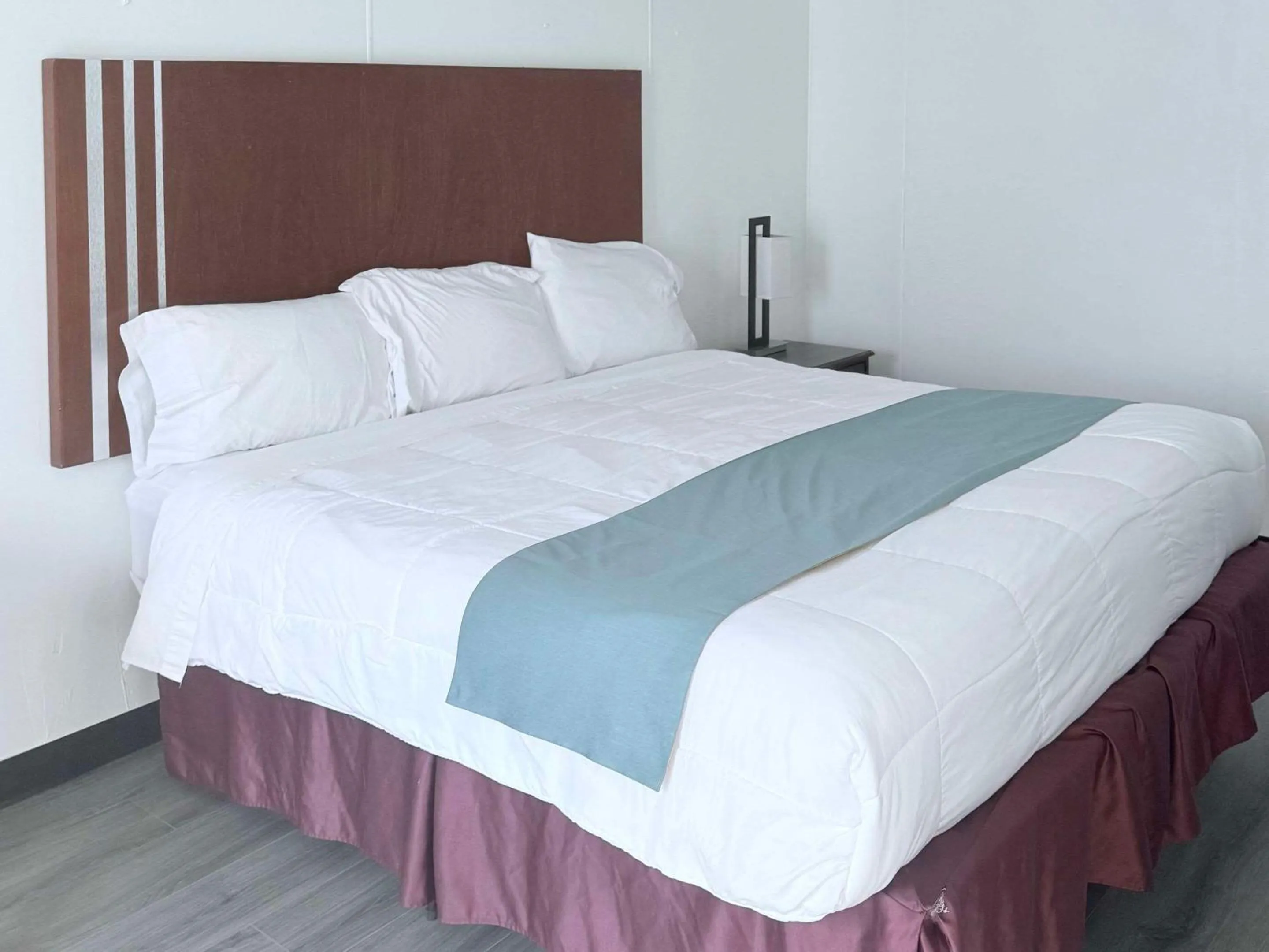 Bedroom, Bed in Rodeway Inn Enid South