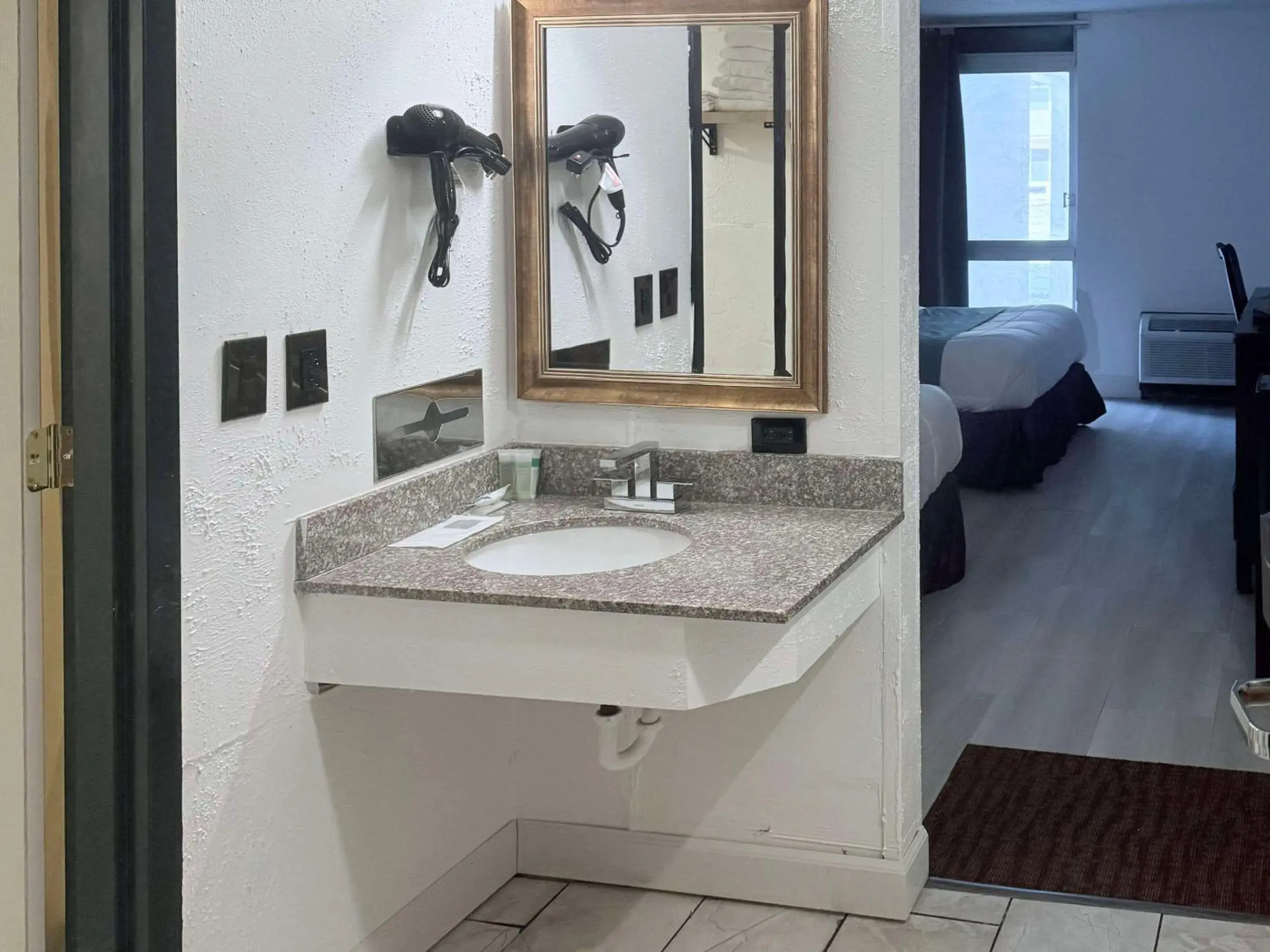 Bedroom, Bed in Rodeway Inn Bedroom, Bed in Rodeway Inn