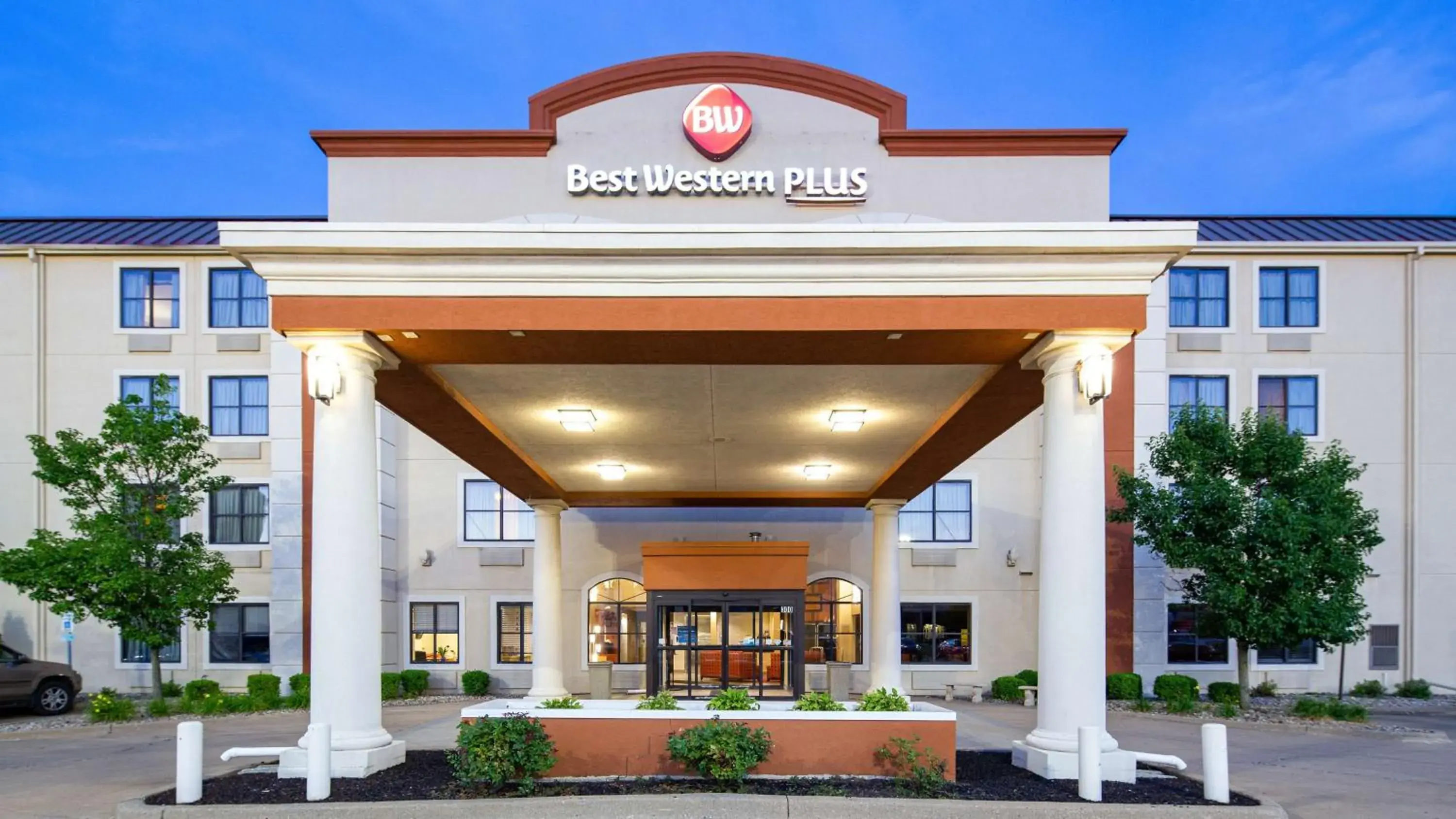 Property building in Best Western Plus Peoria Property building in Best Western Plus Peoria