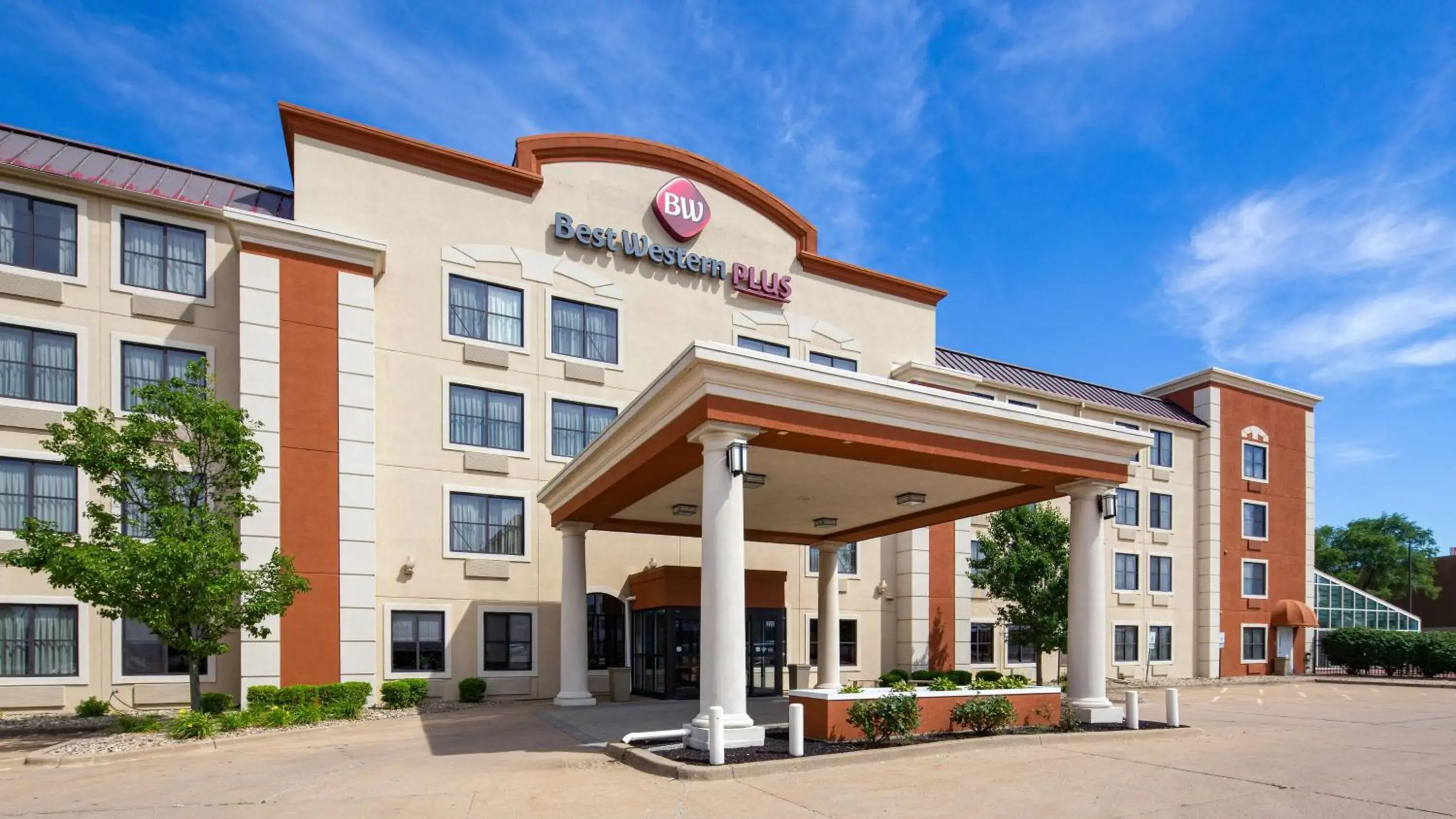 Property building in Best Western Plus Peoria Property building in Best Western Plus Peoria