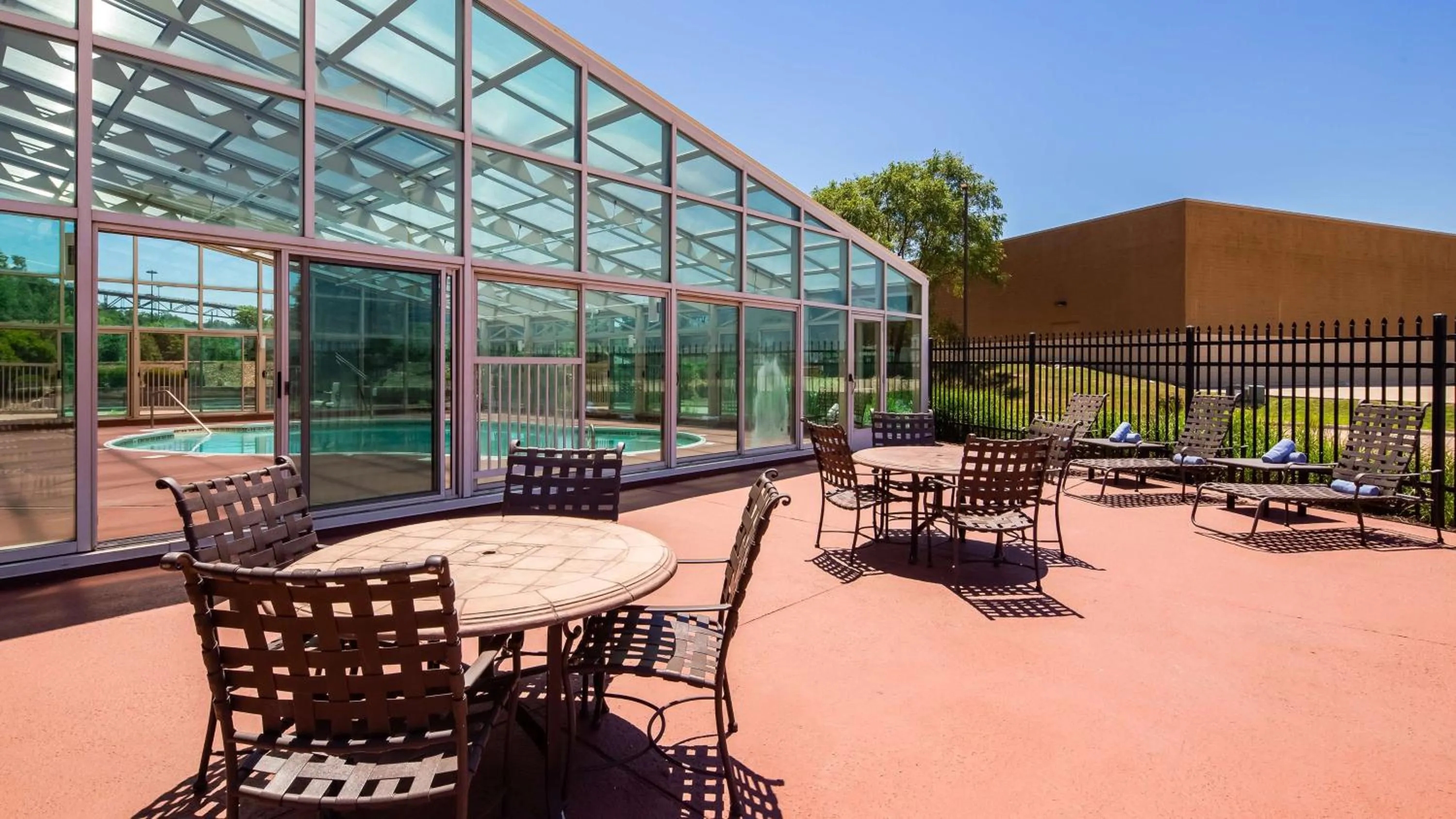 Property building in Best Western Plus Peoria