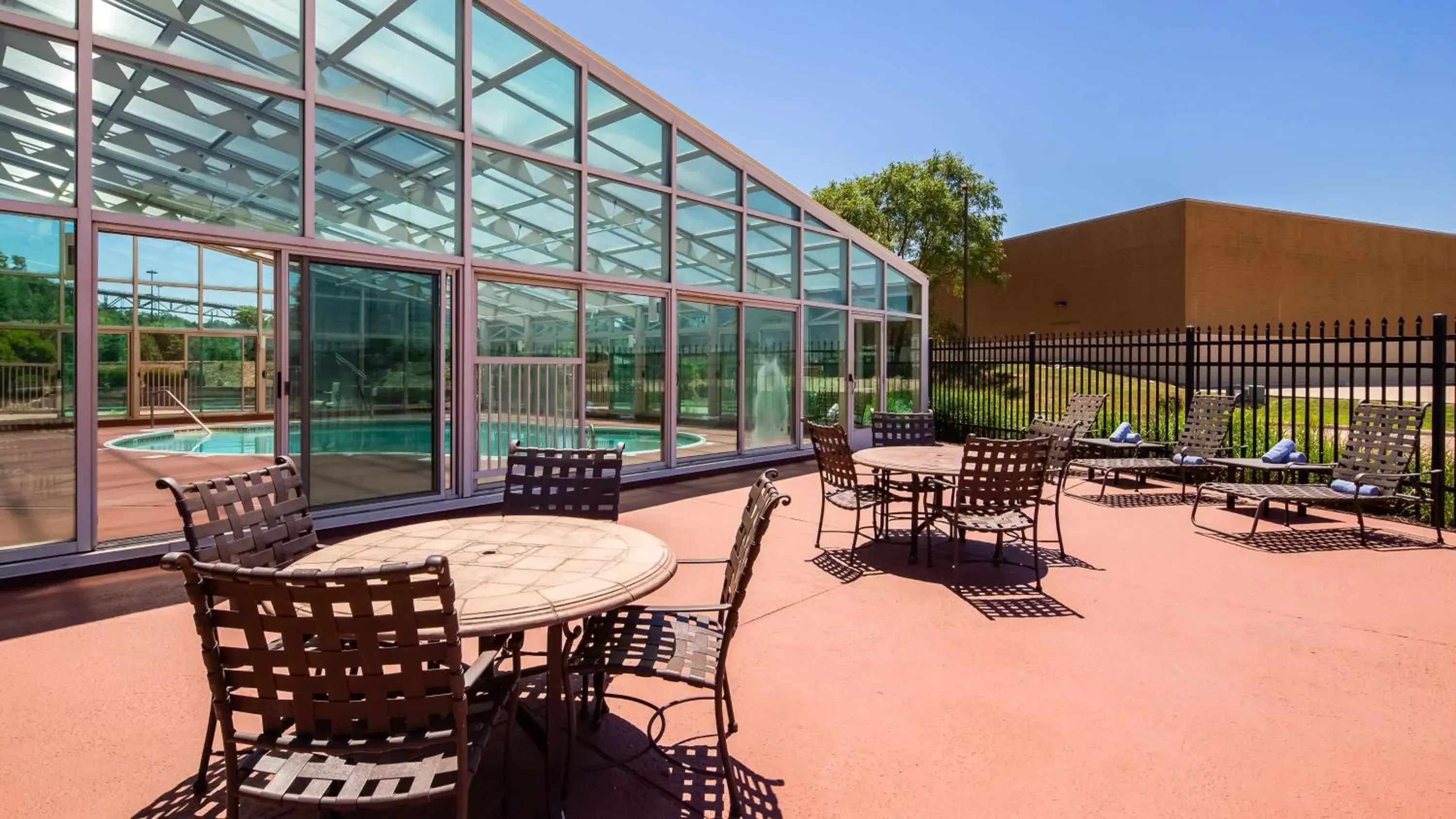 Property building in Best Western Plus Peoria Property building in Best Western Plus Peoria