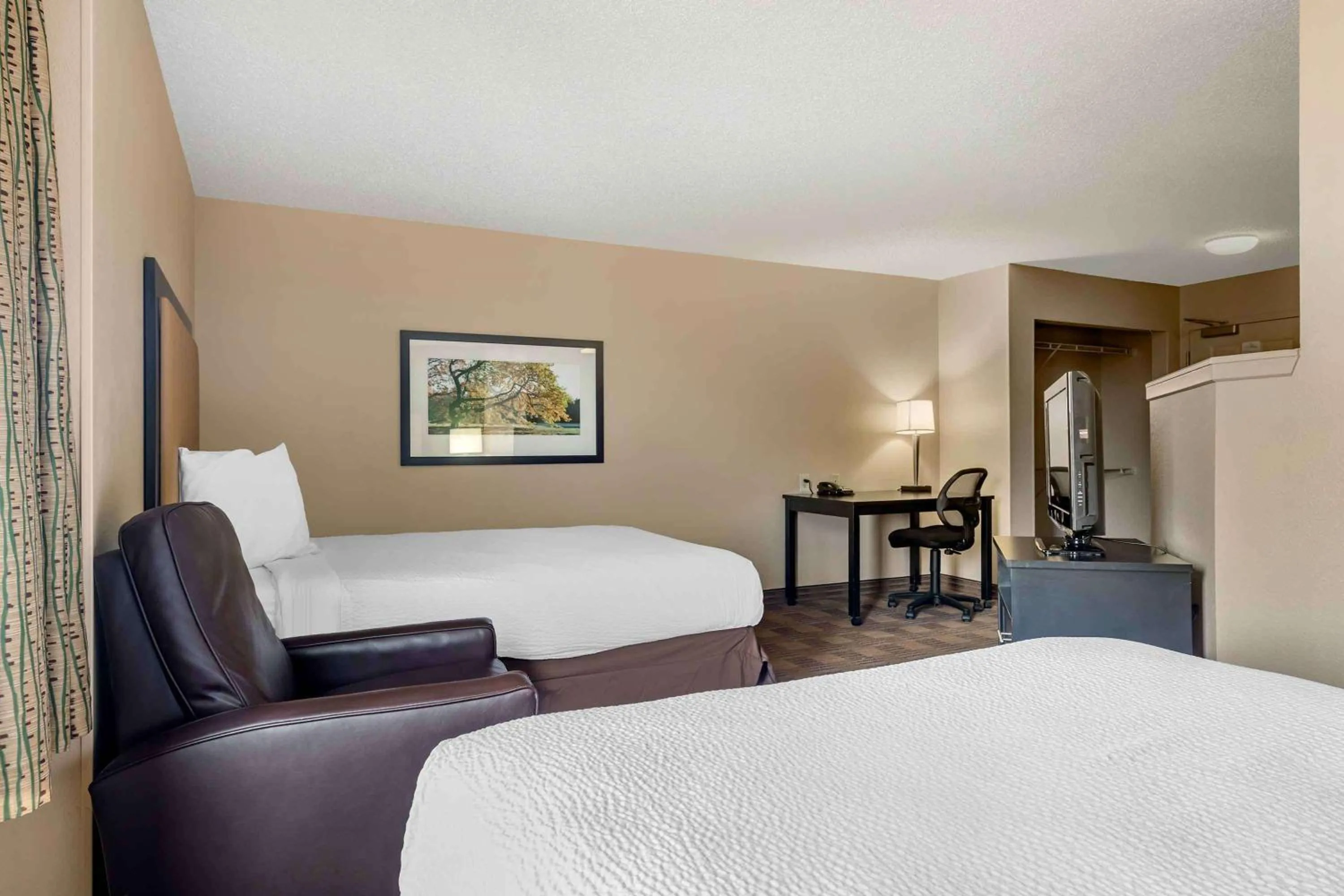 Bedroom, Bed in Extended Stay America Suites - Fort Worth - Fossil Creek