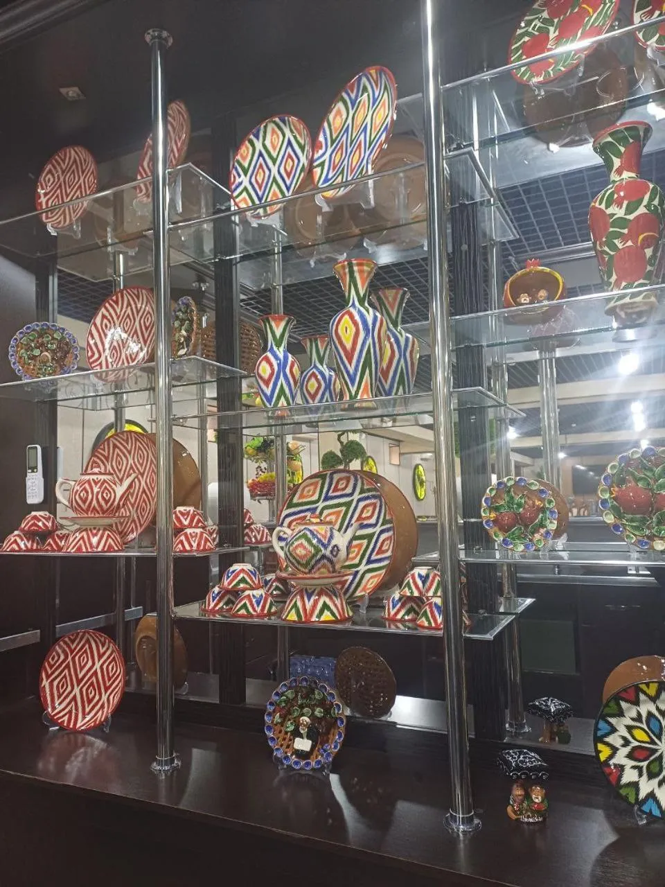 Restaurant/places to eat in Maximum Hotel