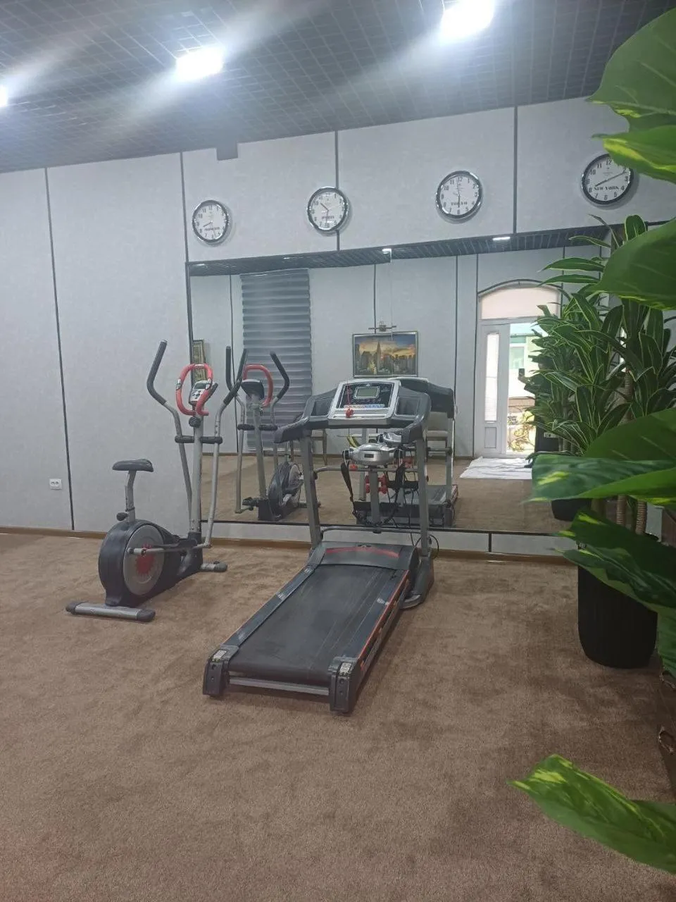 Billiard in Maximum Hotel