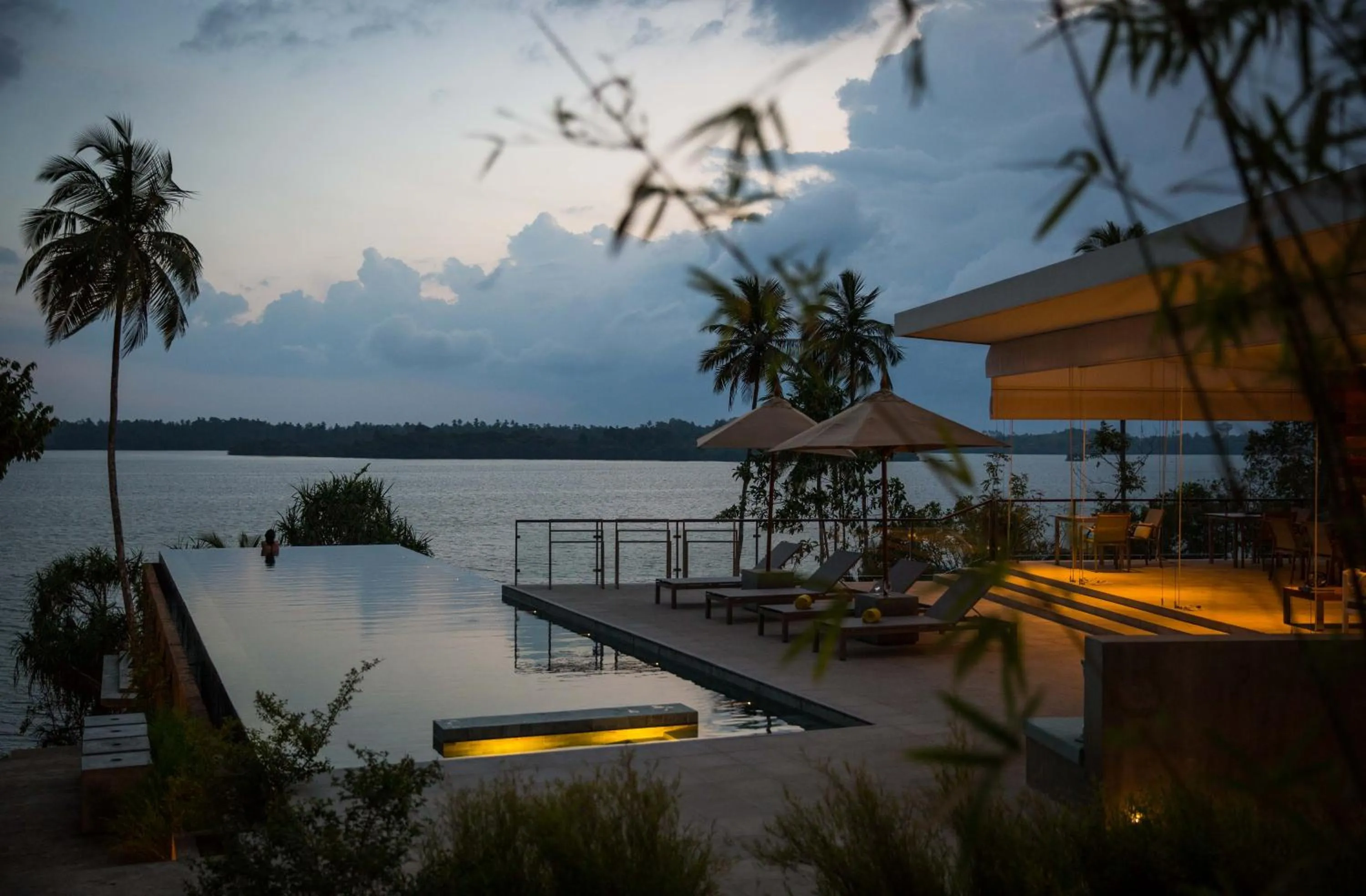 Restaurant/places to eat in Tri Ahangama