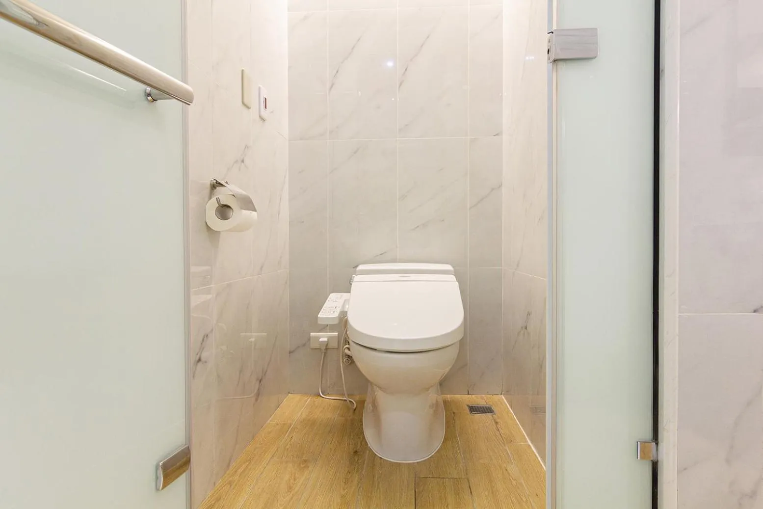 Toilet in CHECK inn New Taipei LuZhou