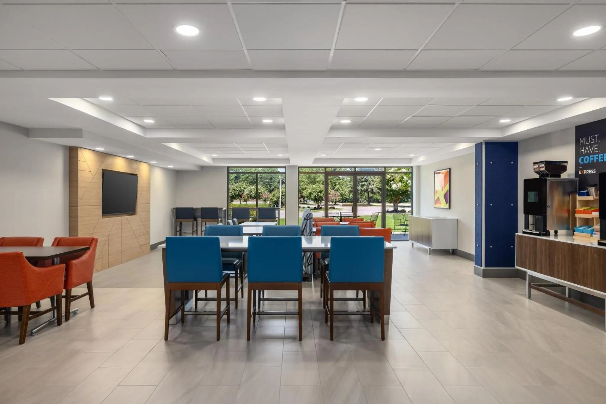 Breakfast in Holiday Inn Express Fayetteville Fort Bragg by IHG