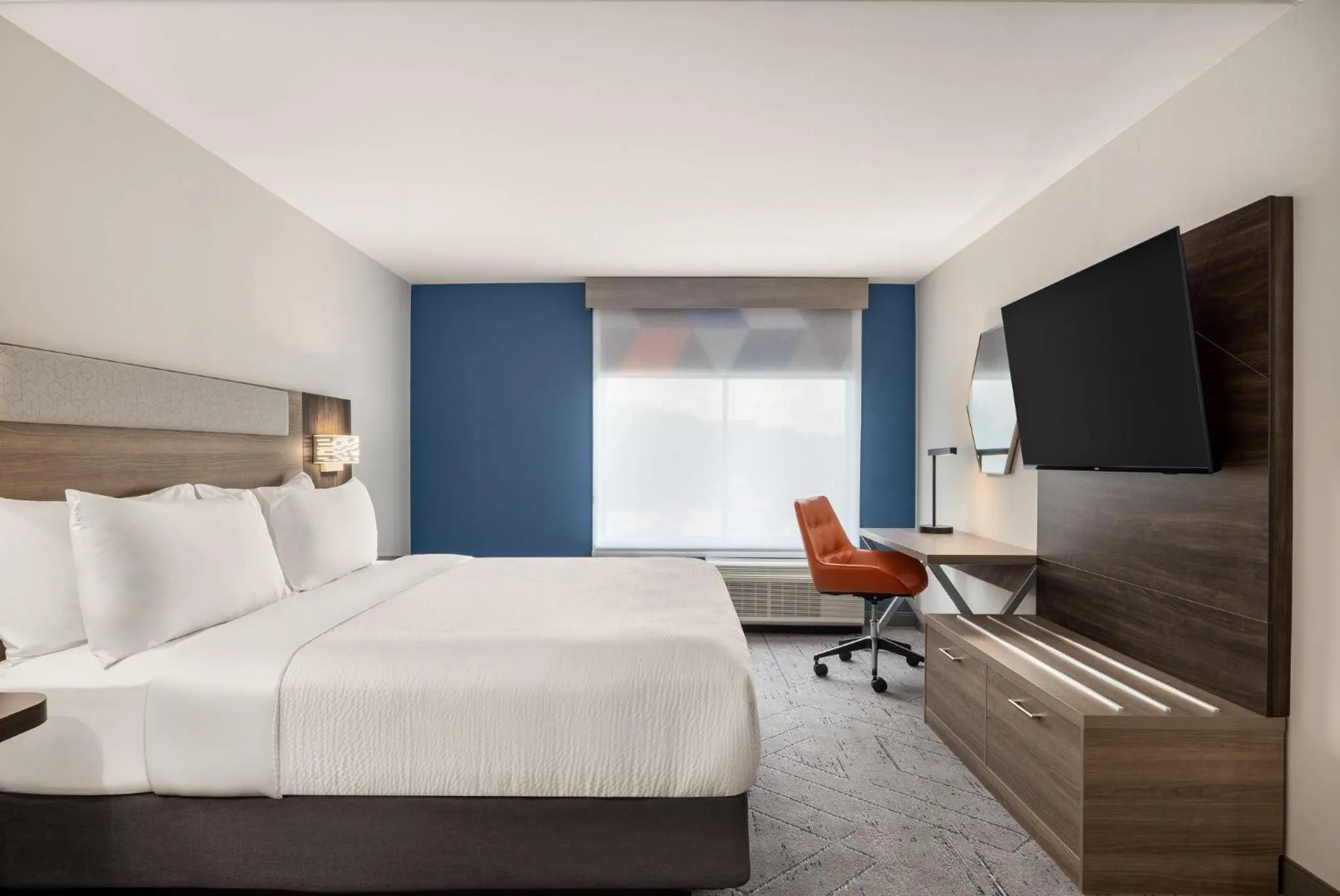 Photo of the whole room, Bed in Holiday Inn Express Fayetteville Fort Bragg by IHG