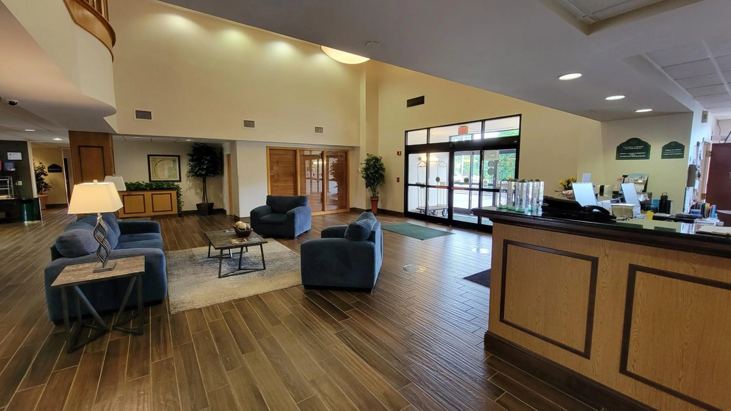 Property building in Independent SPHC Cross Creek Inn & Suites